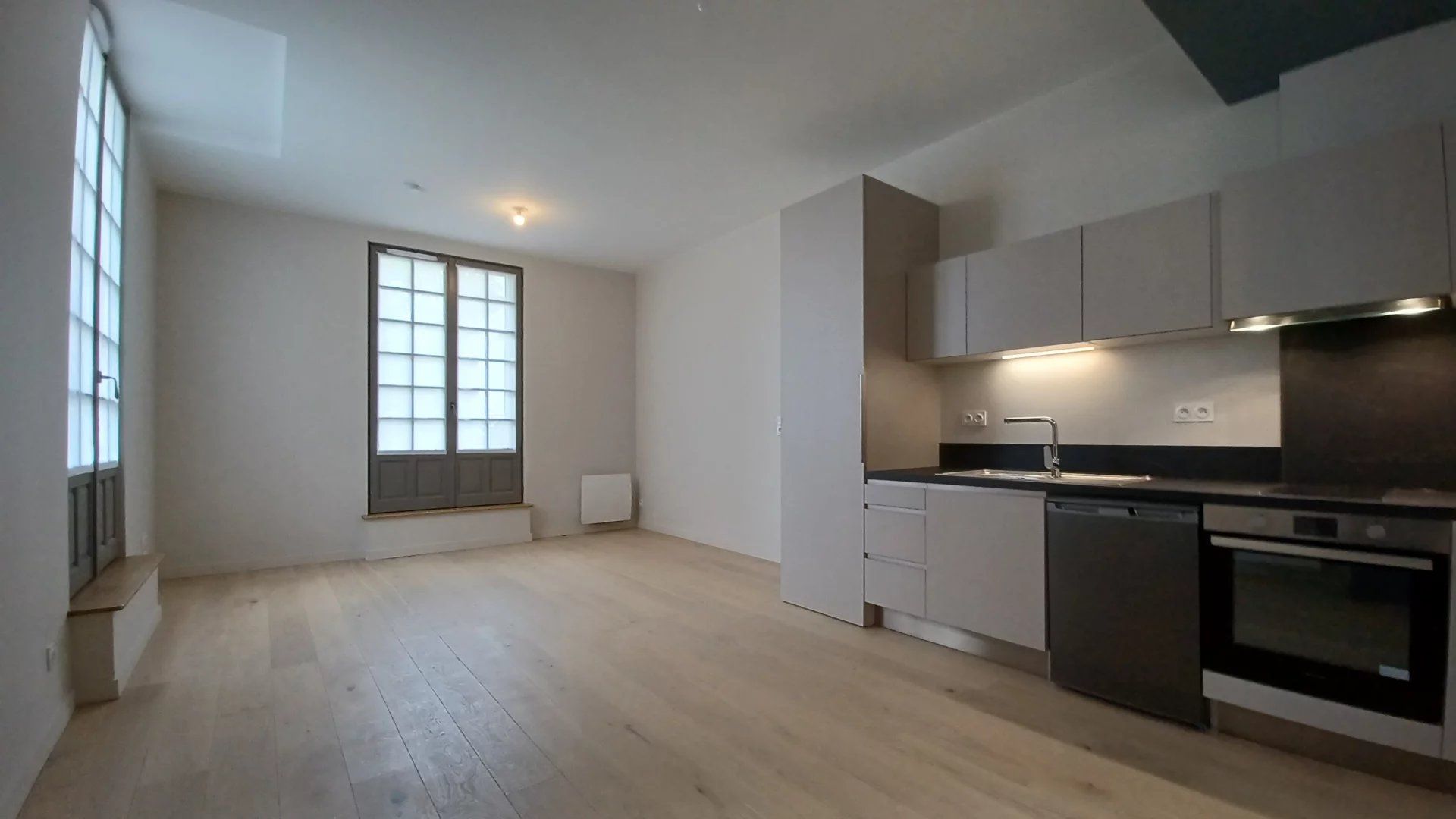 Condominium in Tours, Centre-Val de Loire 12886230