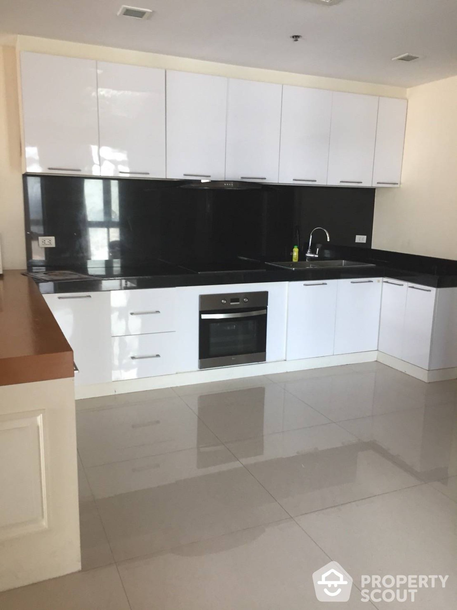 Condominium in , Krung Thep Maha Nakhon 12886535