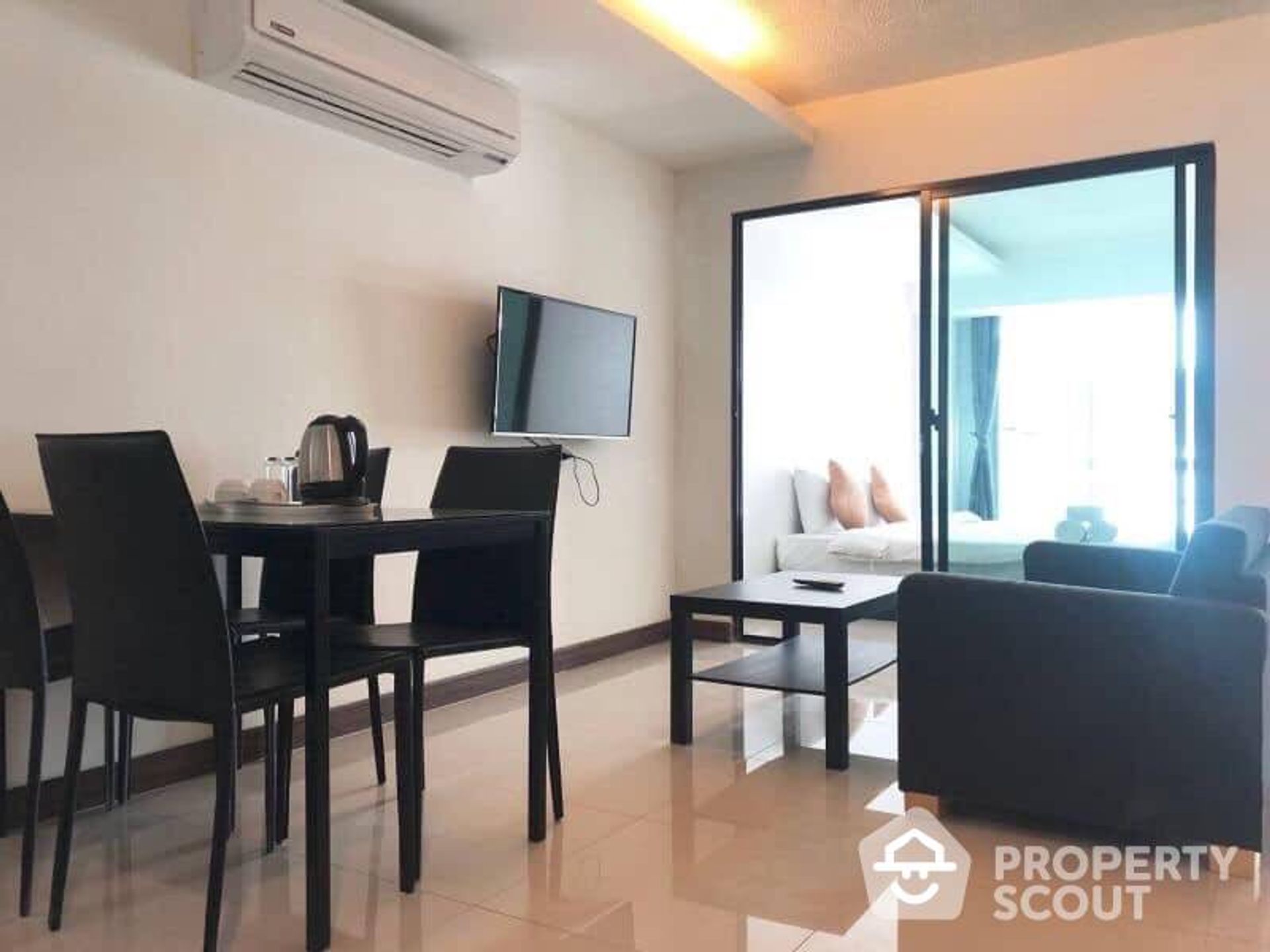 Condominium in Phra Khanong, Krung Thep Maha Nakhon 12886537