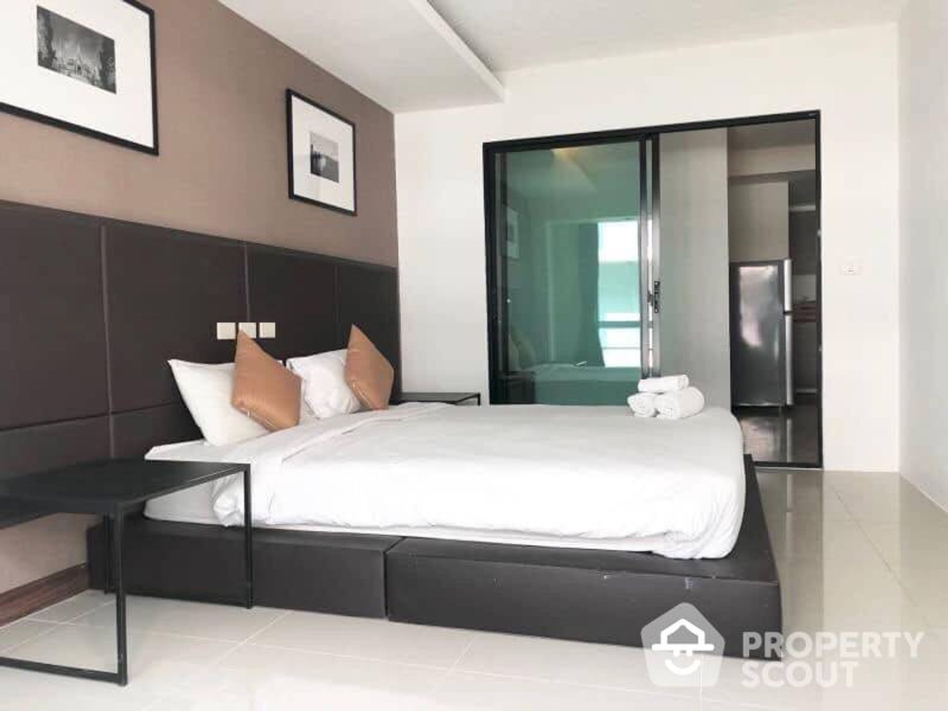 Condominium in Phra Khanong, Krung Thep Maha Nakhon 12886537