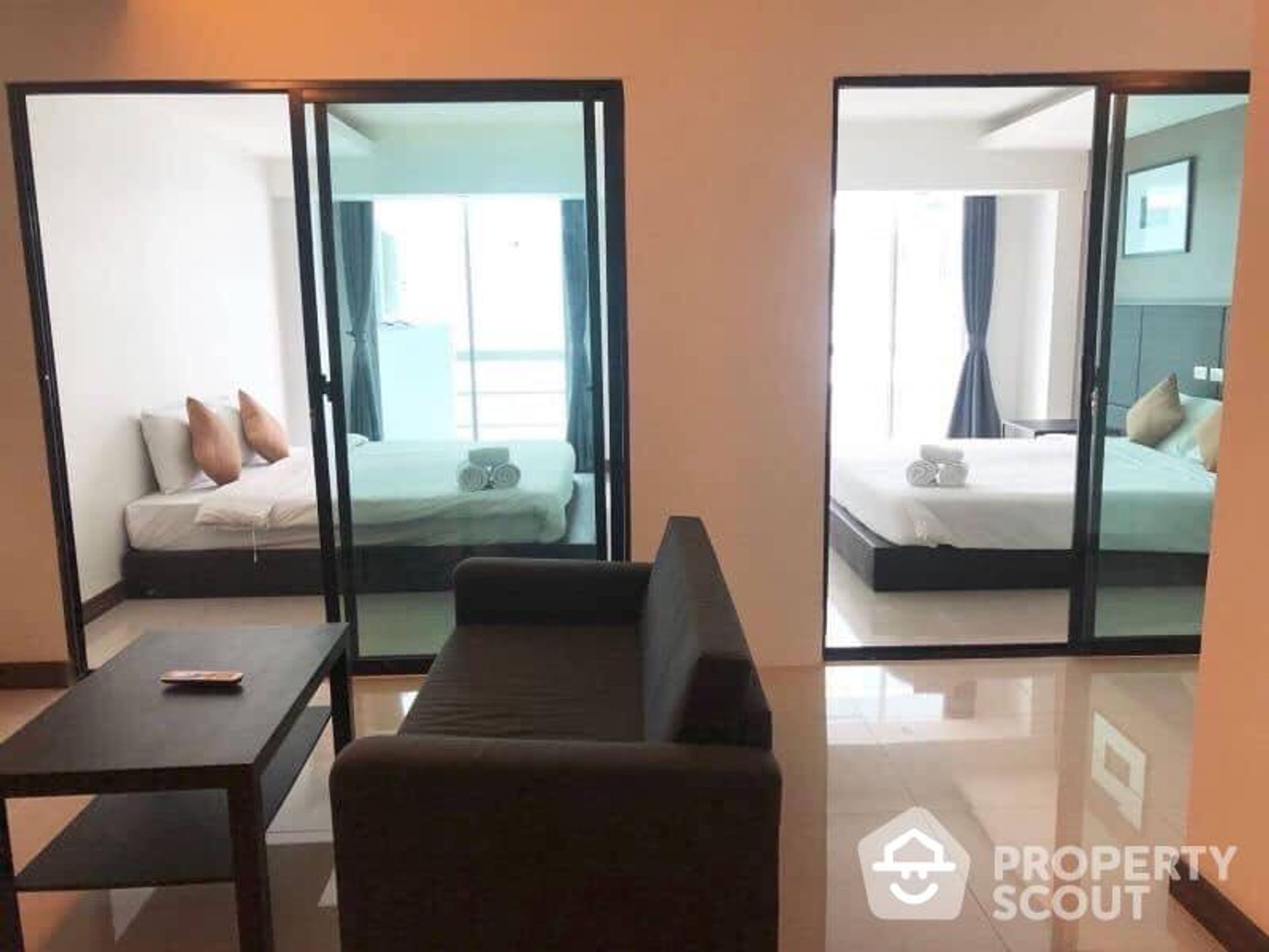 Condominium in Phra Khanong, Krung Thep Maha Nakhon 12886537