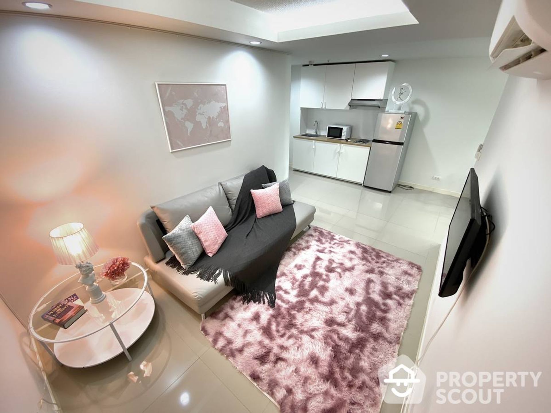 Condominium in Phra Khanong, Krung Thep Maha Nakhon 12886538