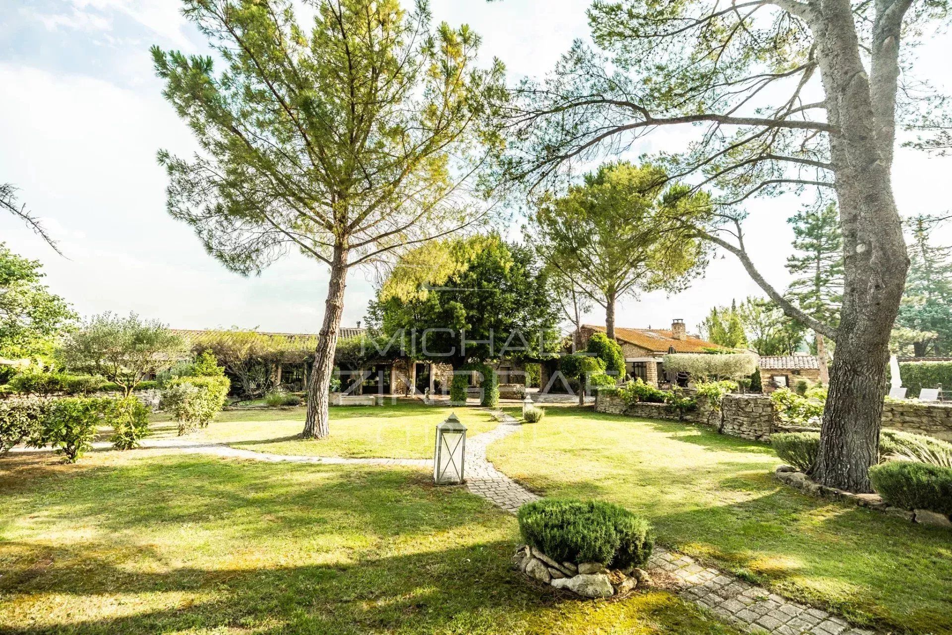 Kediaman dalam L'Isle-sur-la-Sorgue, Vaucluse 12886618