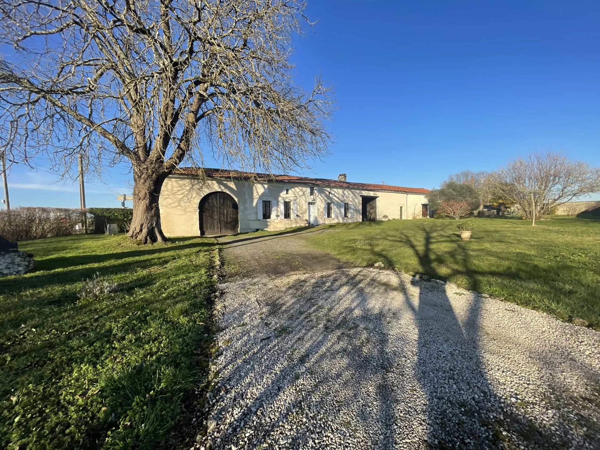 Résidentiel dans Péreuil, Charente 12886723