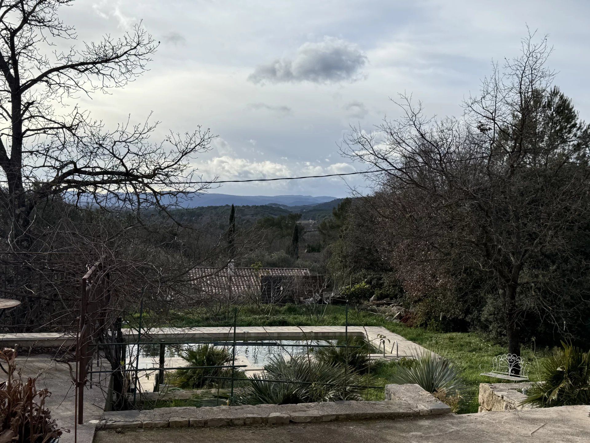 بيت في Sainte-Anastasie-sur-Issole, Provence-Alpes-Cote d'Azur 12887255