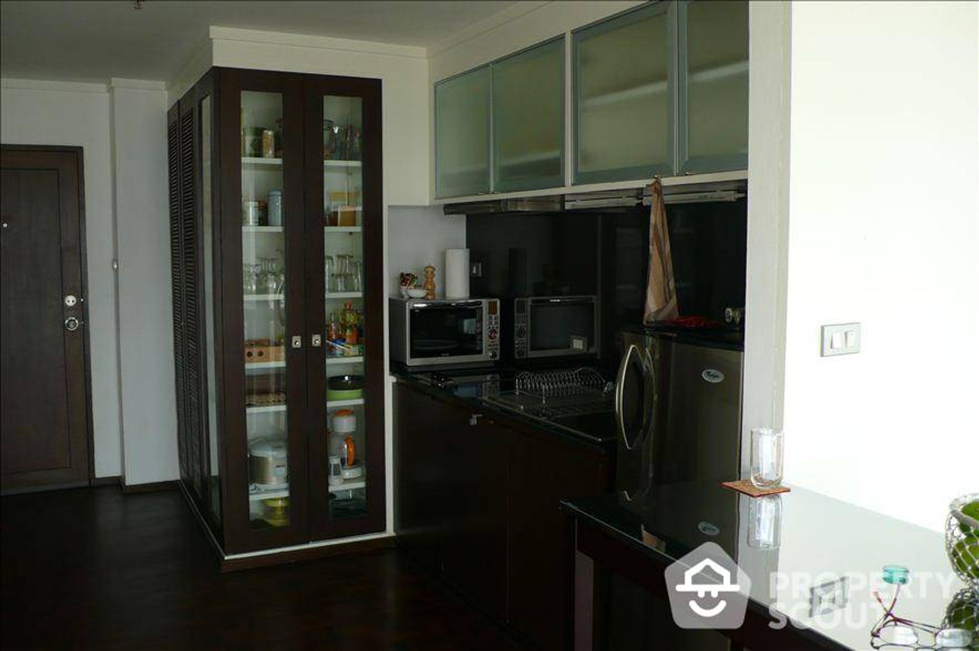 Condominium in Bang Rak, Krung Thep Maha Nakhon 12887423