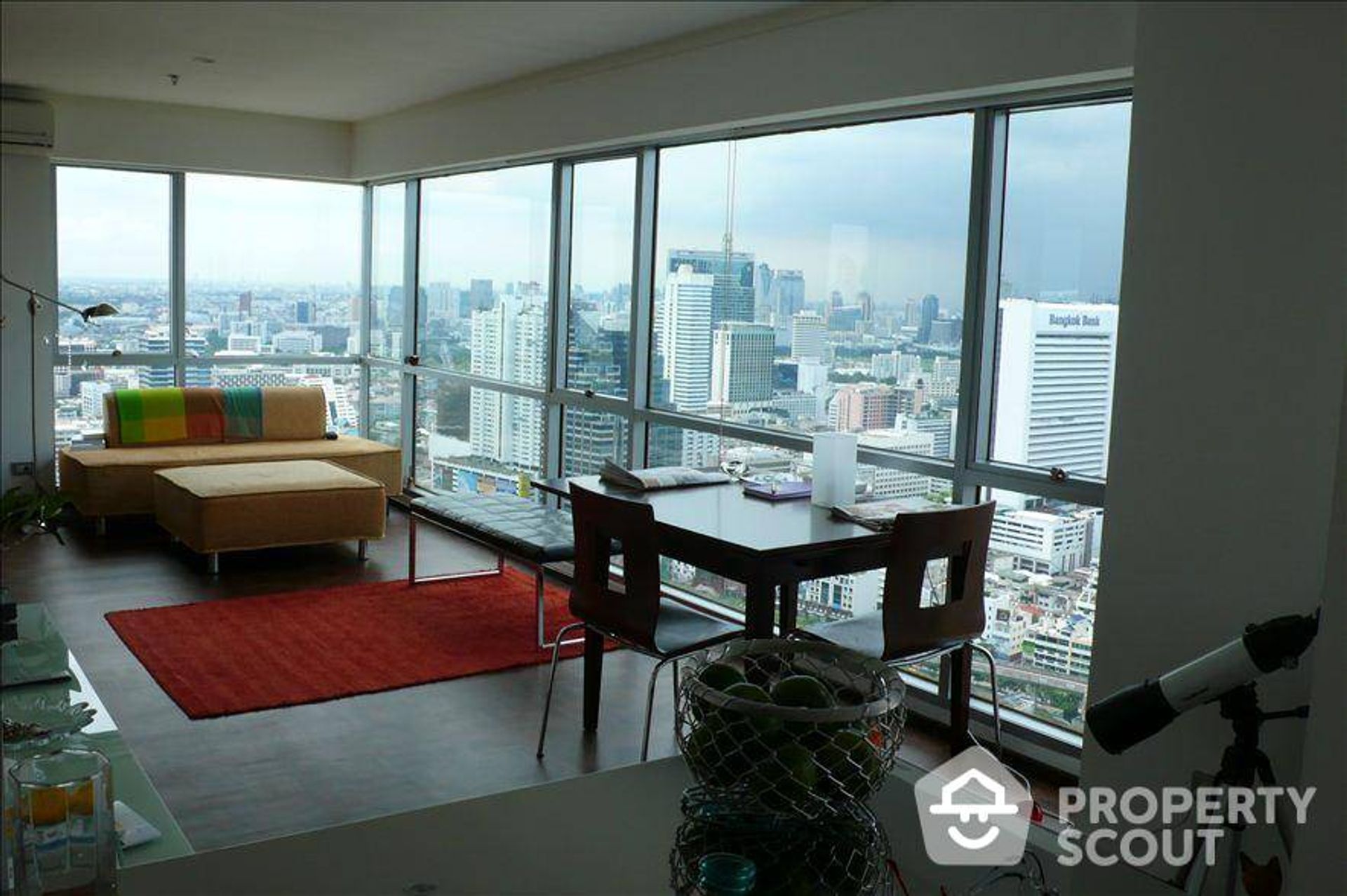 Condominium in Bang Rak, Krung Thep Maha Nakhon 12887423