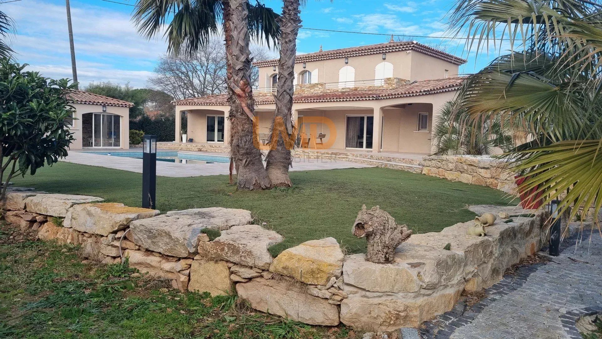 Huis in Le Muy, Provence-Alpes-Côte d'Azur 12887724