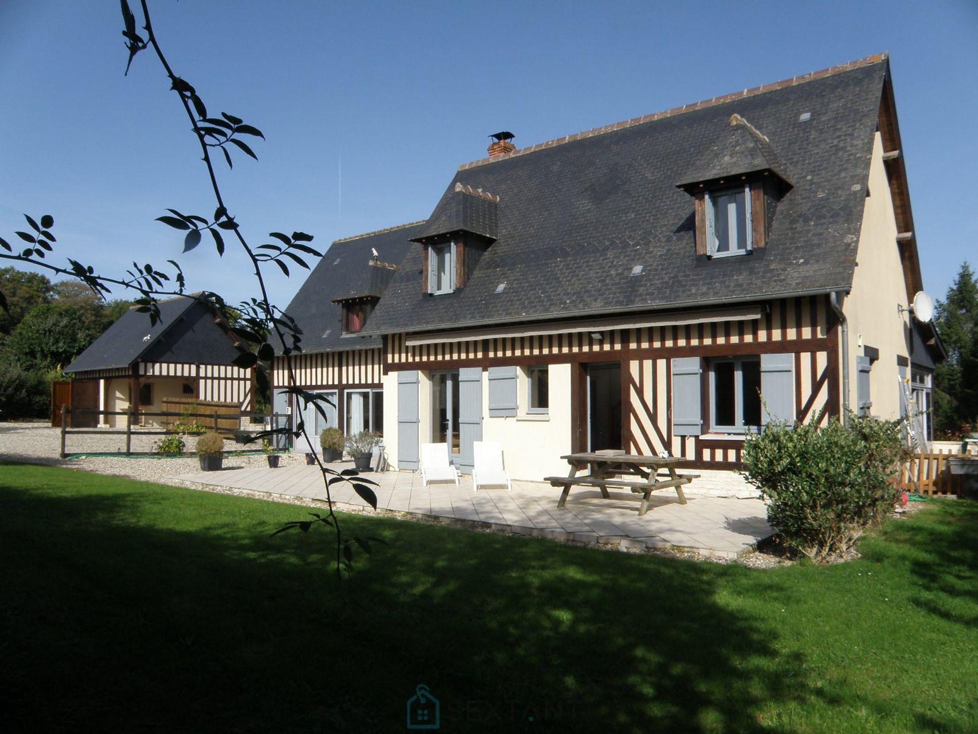 Comercial en Pont-l'Évêque, Normandy 12887887