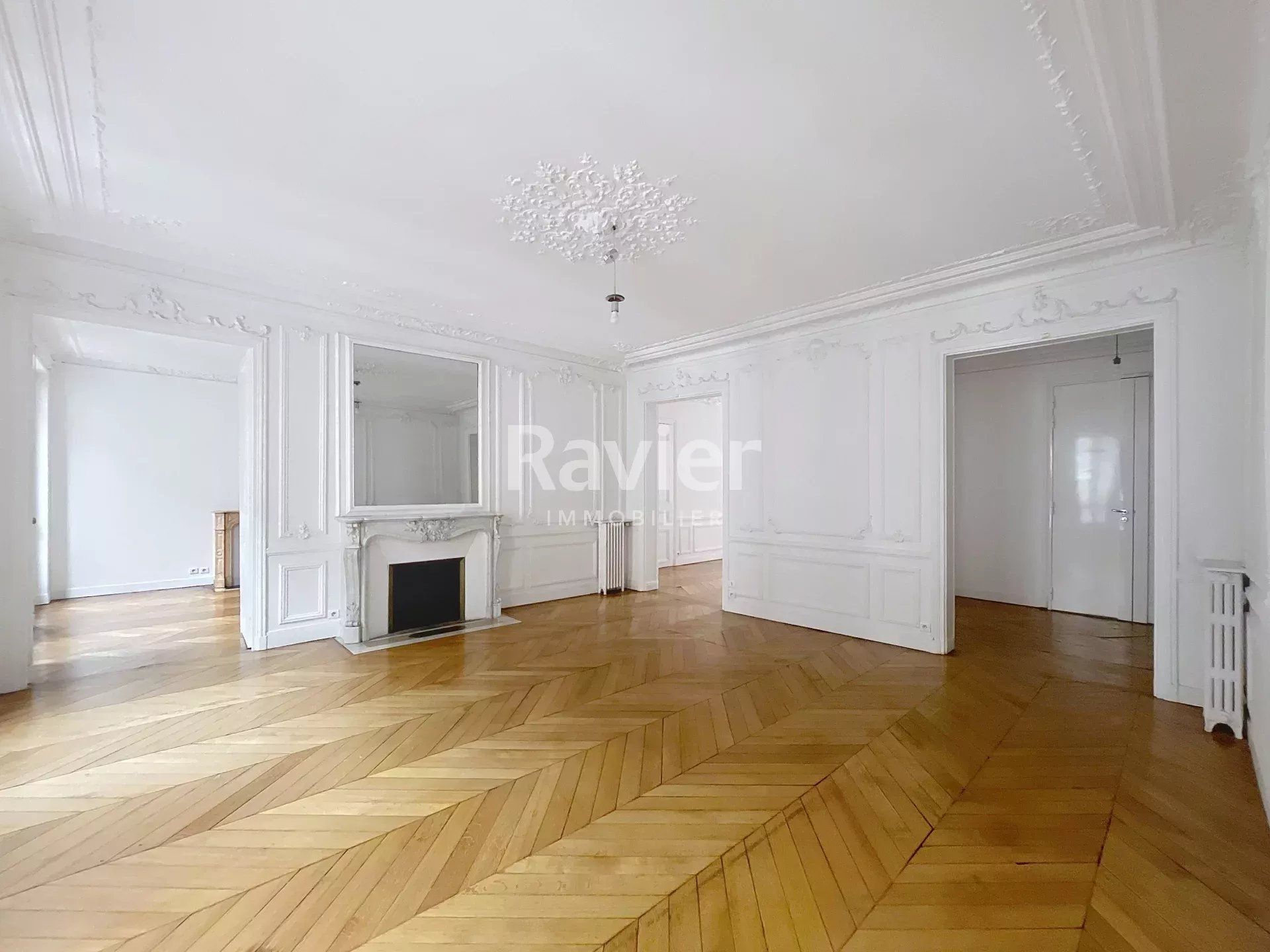 Condominium in Levallois-Perret, Ile-de-France 12888051