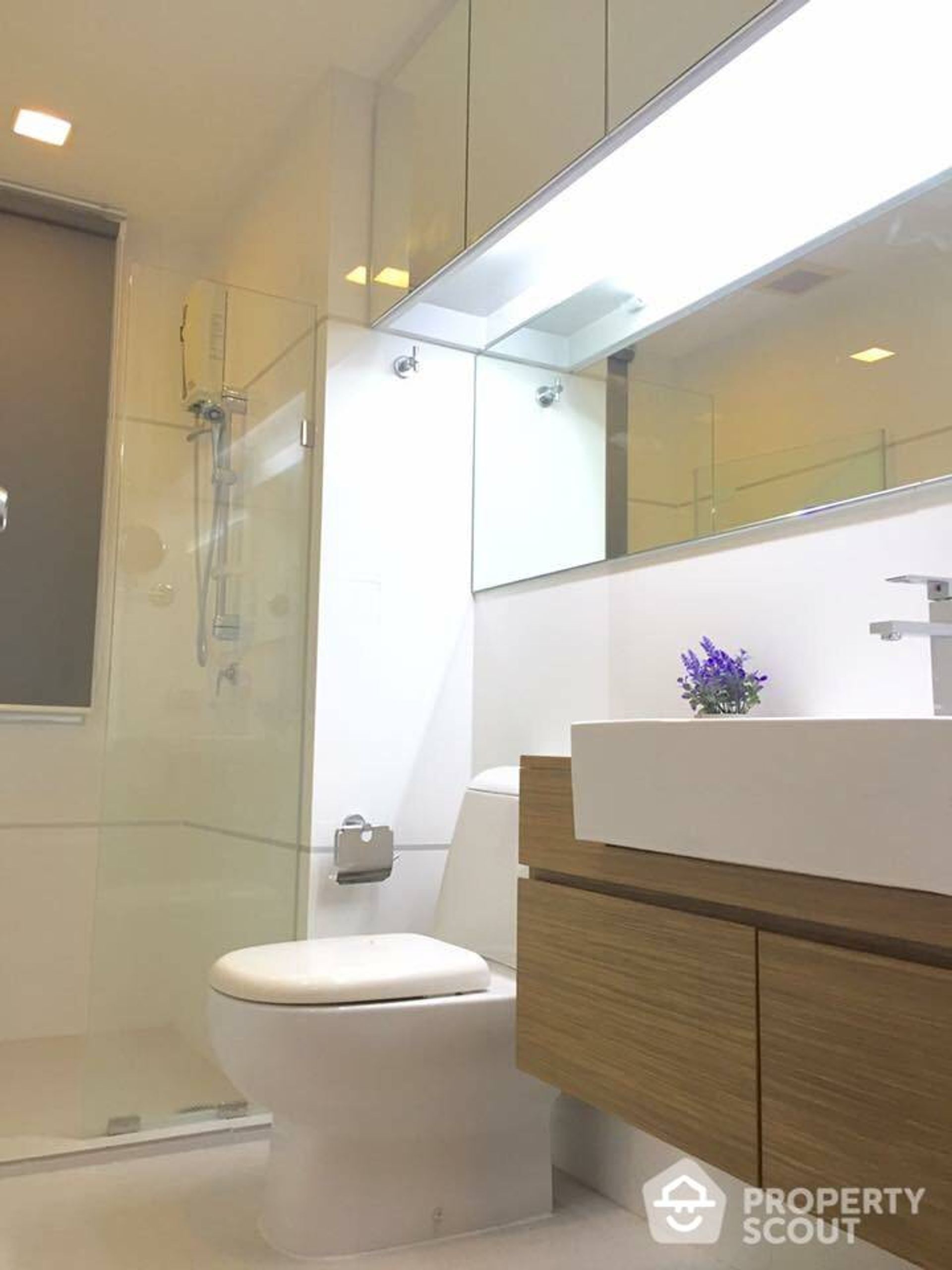 Condominium in Watthana, Krung Thep Maha Nakhon 12888455