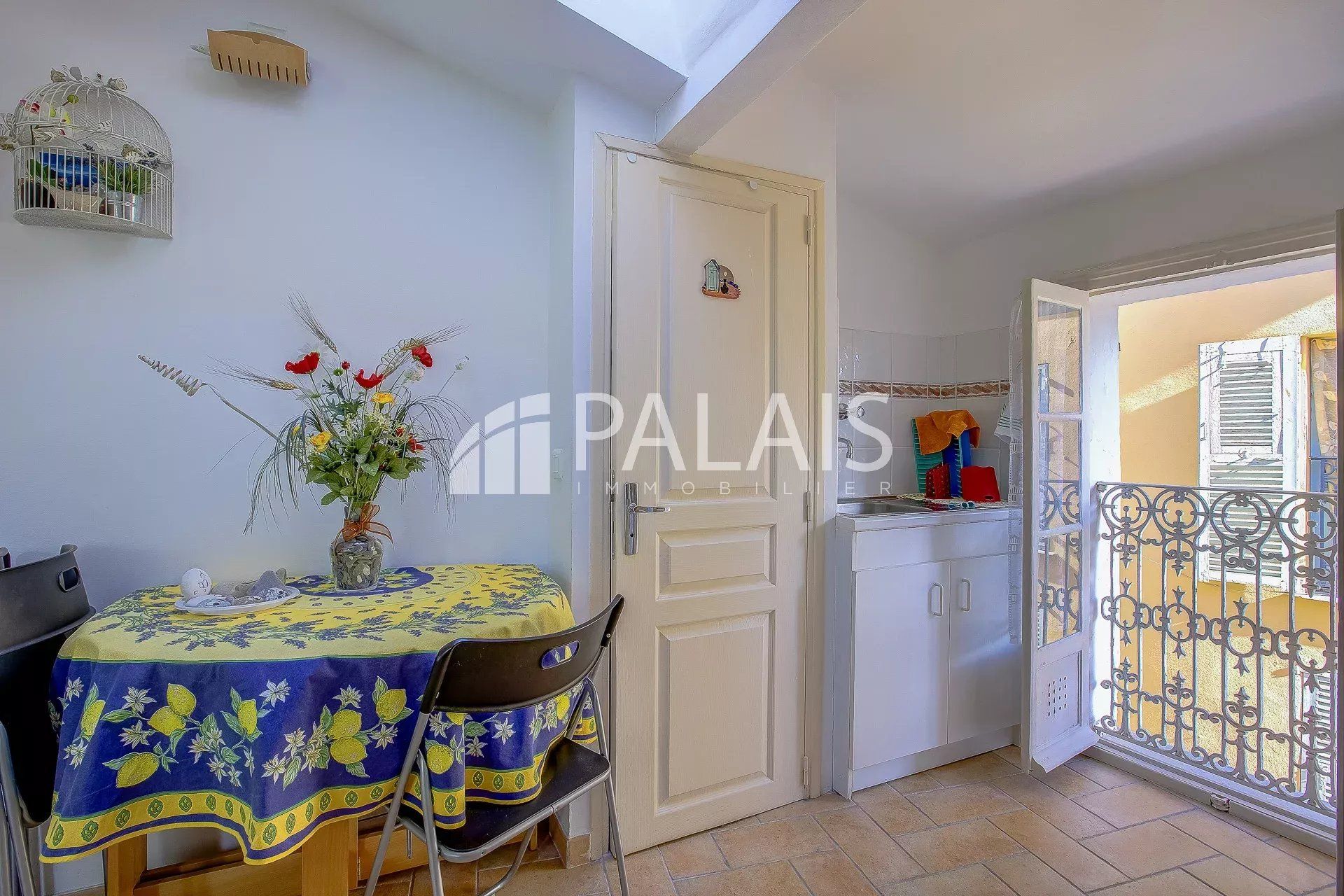 Osakehuoneisto sisään Kiva, Provence-Alpes-Cote d'Azur 12888594