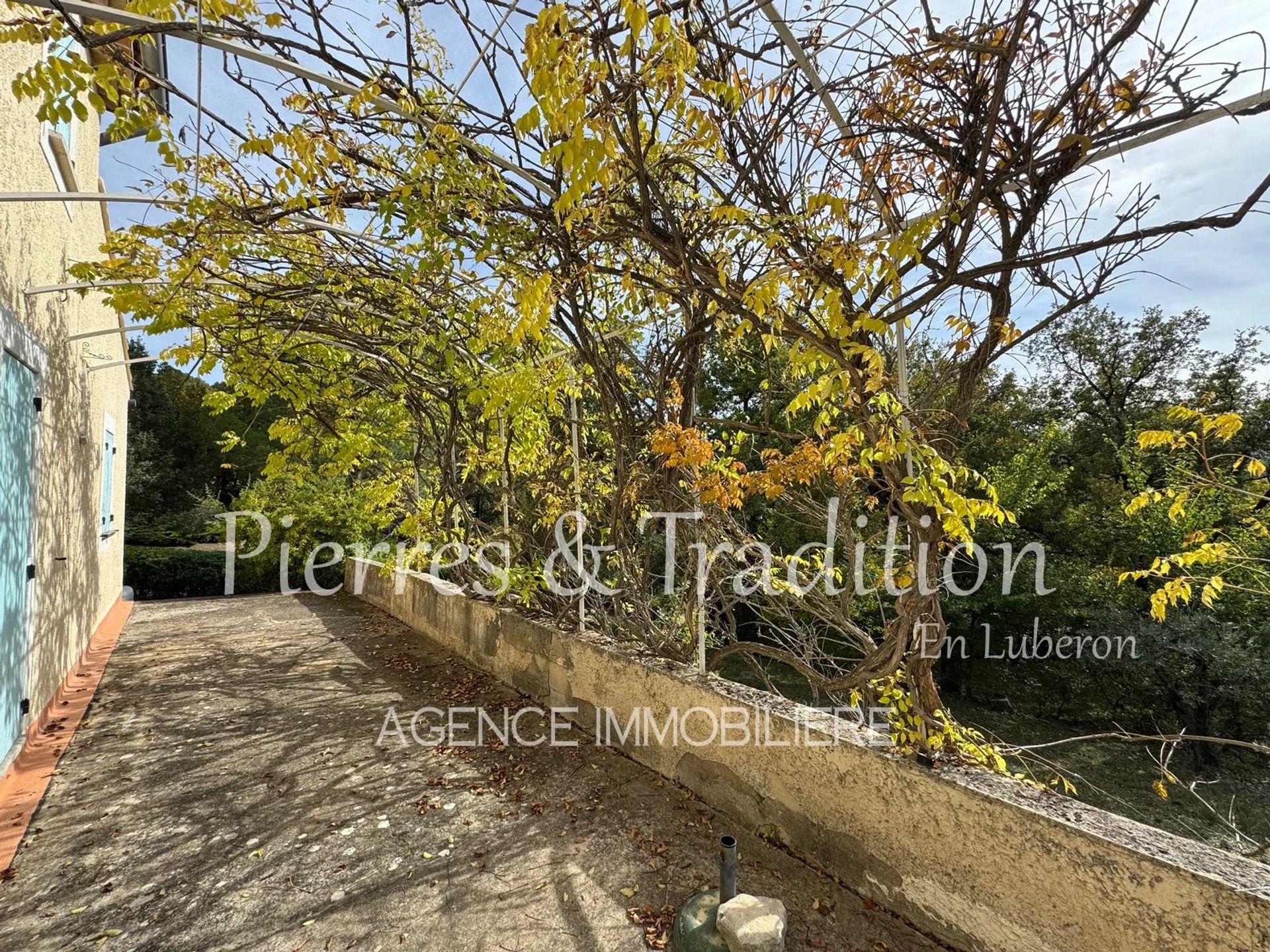 بيت في Saignon, Vaucluse 12888597