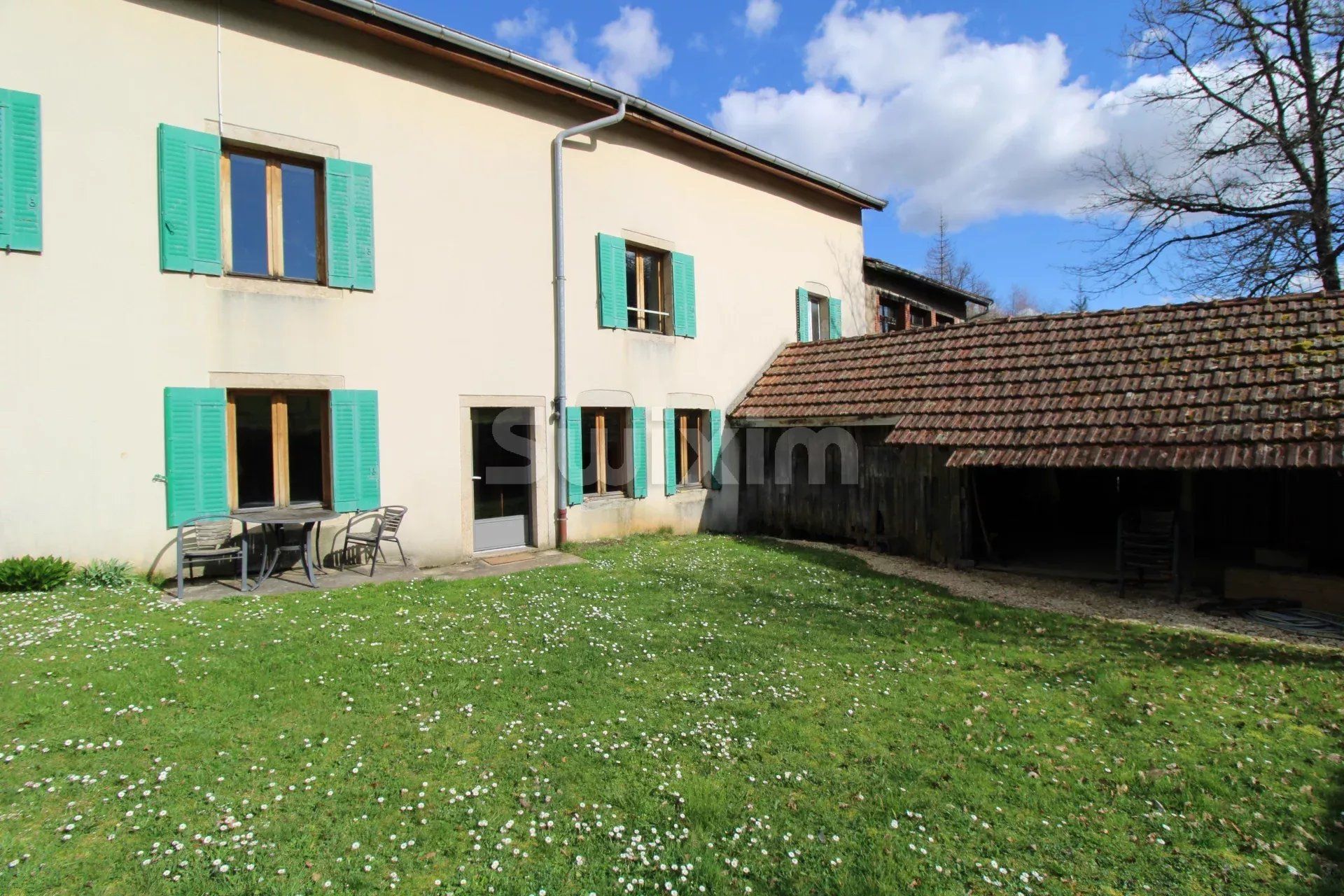 Dom w Saint-Lupicin, Bourgogne-Franche-Comte 12888608