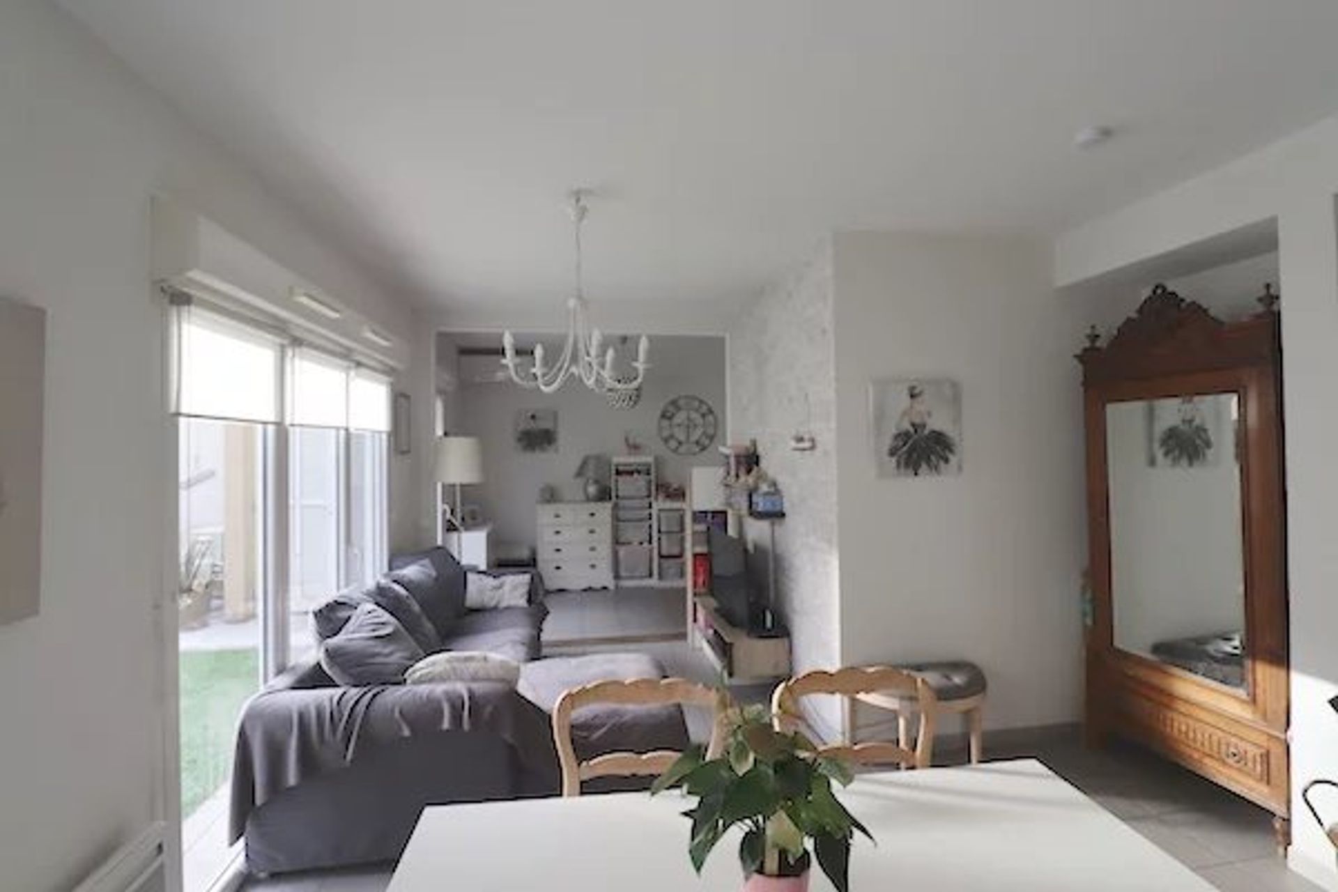 קוֹנדוֹמִינִיוֹן ב Sainte-Marthe, Provence-Alpes-Cote d'Azur 12888665