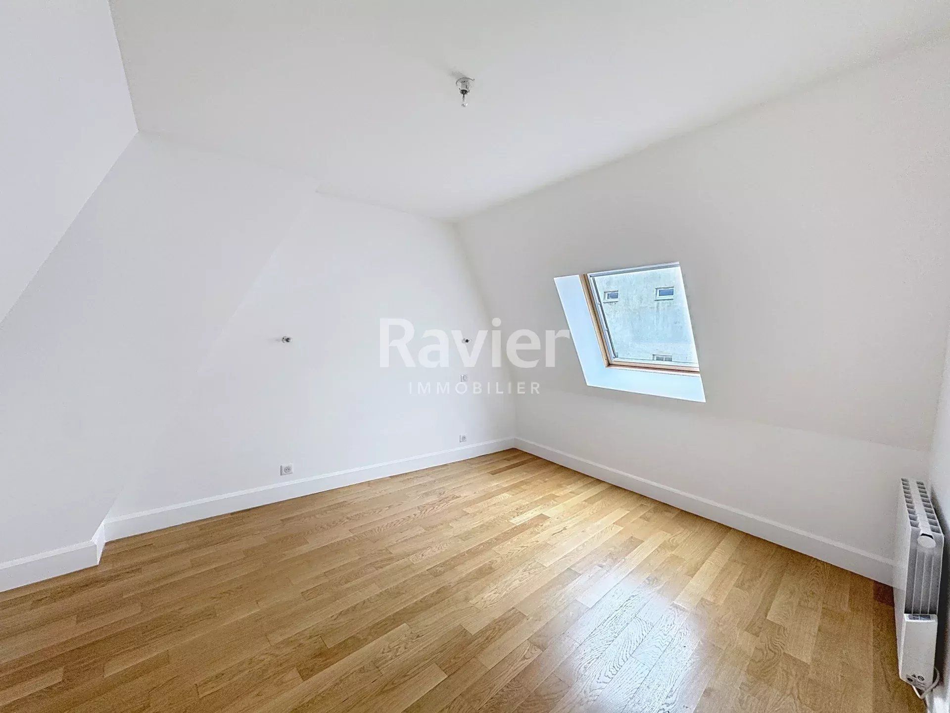 Condominium in Clichy, Ile-de-France 12889109