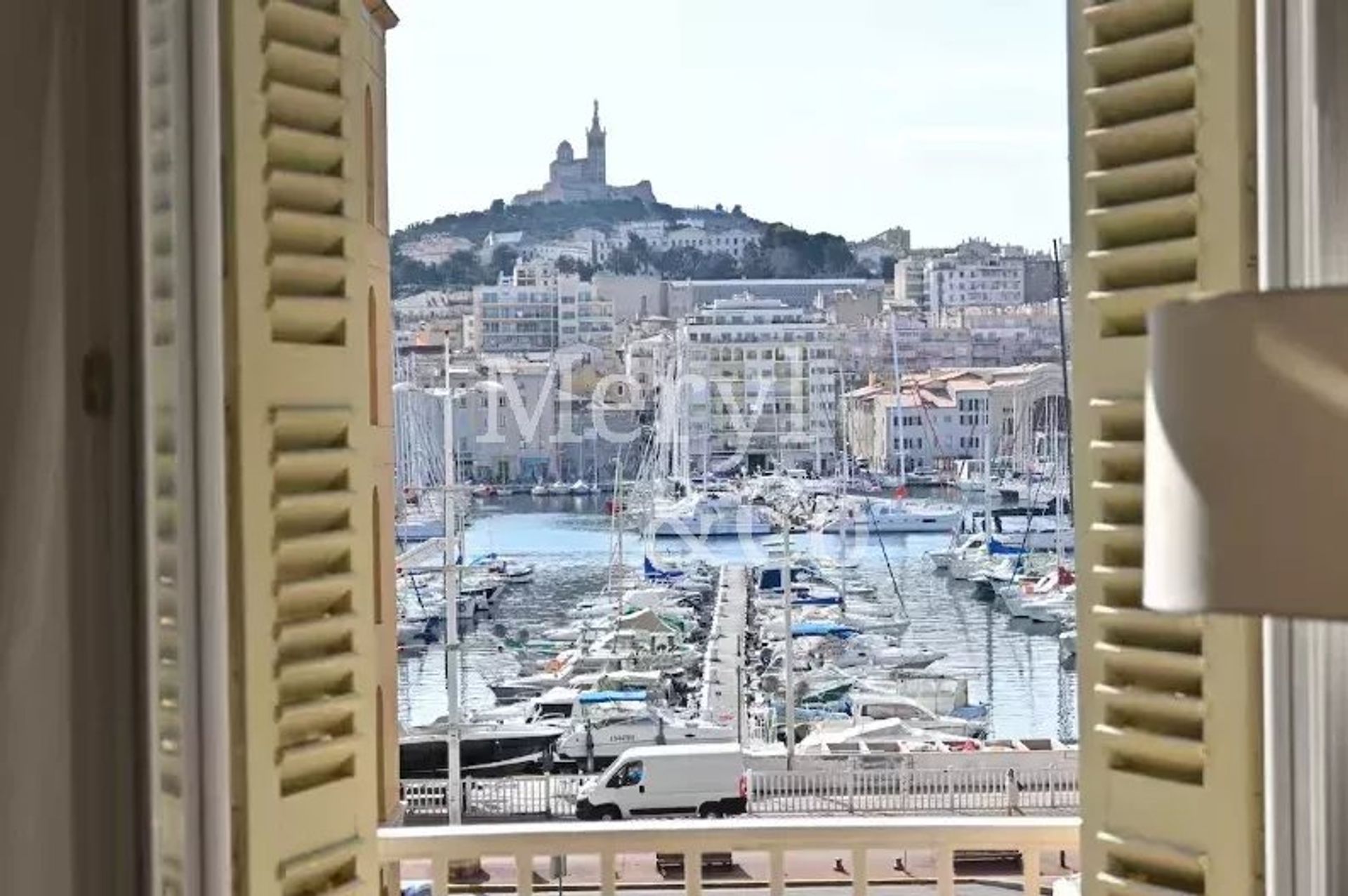 Condominium in Marseille, Provence-Alpes-Cote d'Azur 12889145