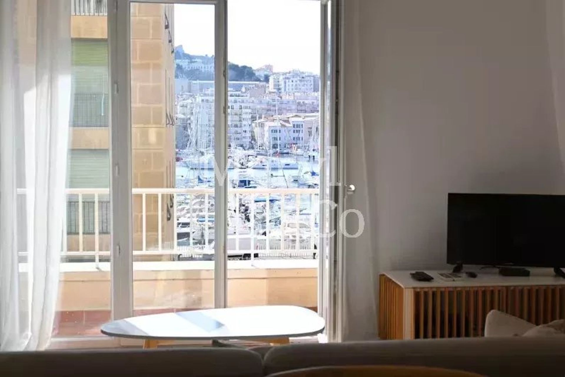 Condominium in Marseille, Provence-Alpes-Cote d'Azur 12889145