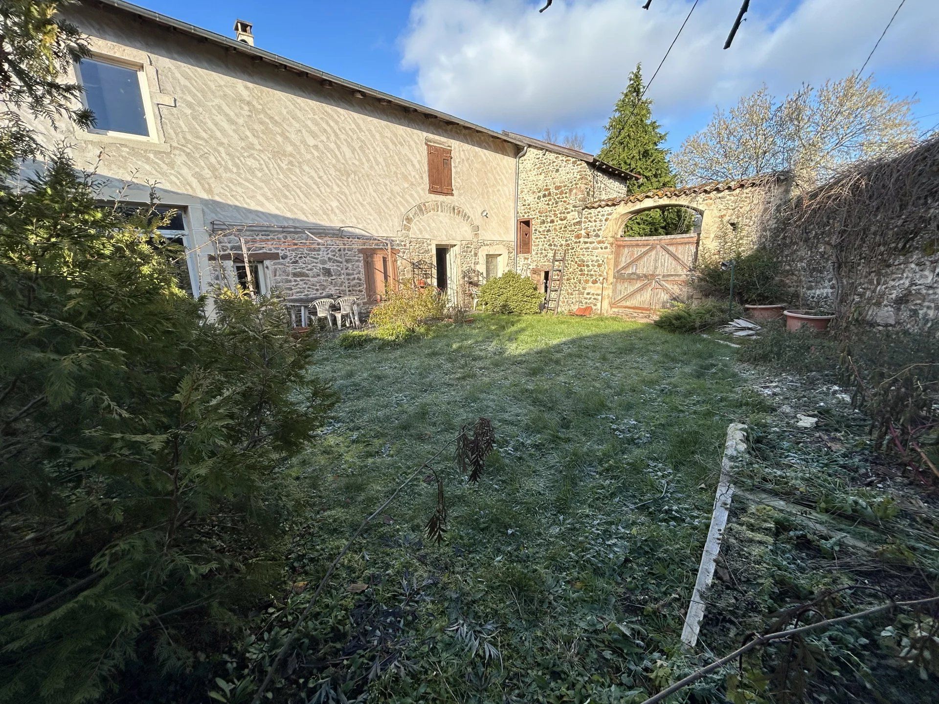 beboelse i Quincié-en-Beaujolais, Rhône 12889547