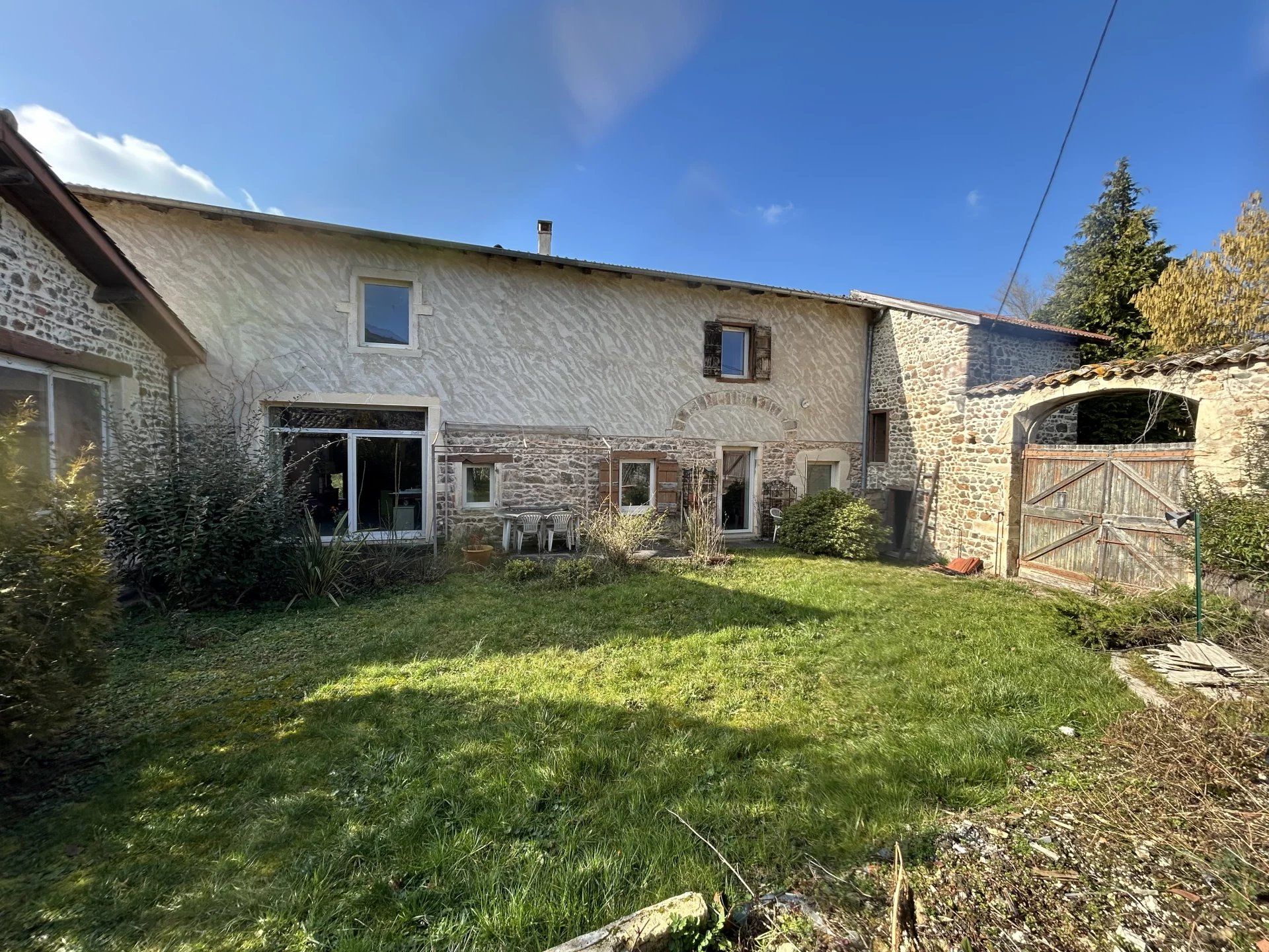 Hus i Saint-Jean-d'Ardieres, Auvergne-Rhone-Alpes 12889548