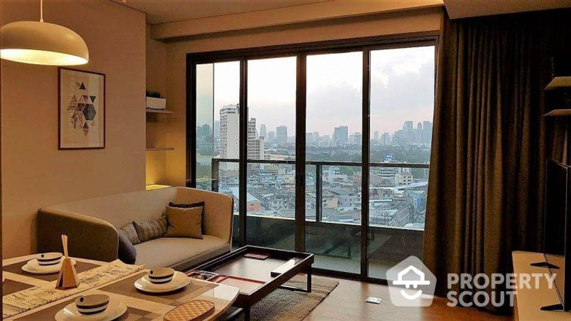 Condominium in Khlong Toei, Krung Thep Maha Nakhon 12889905