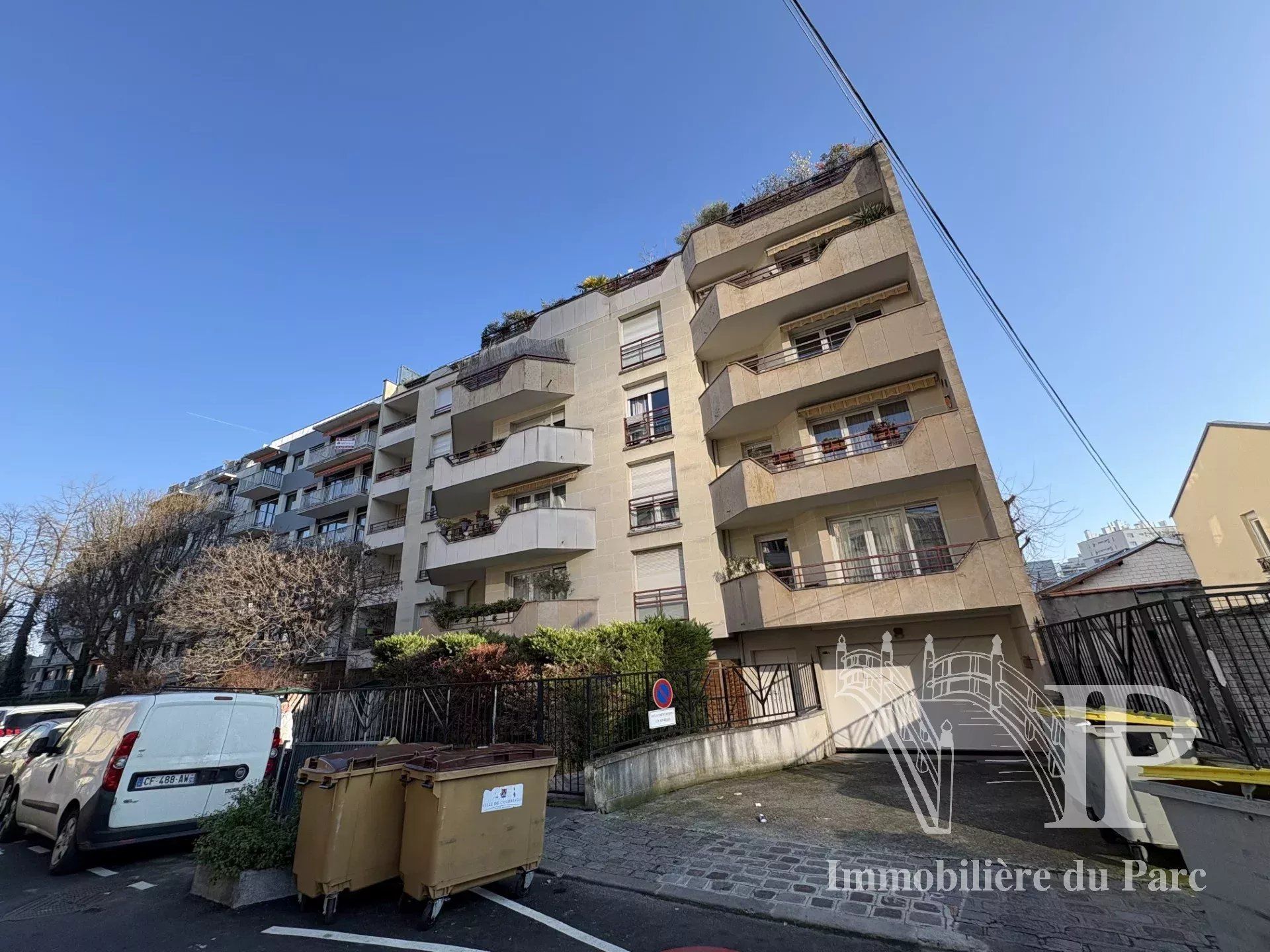 Osakehuoneisto sisään Courbevoie, Hauts-de-Seine 12890037