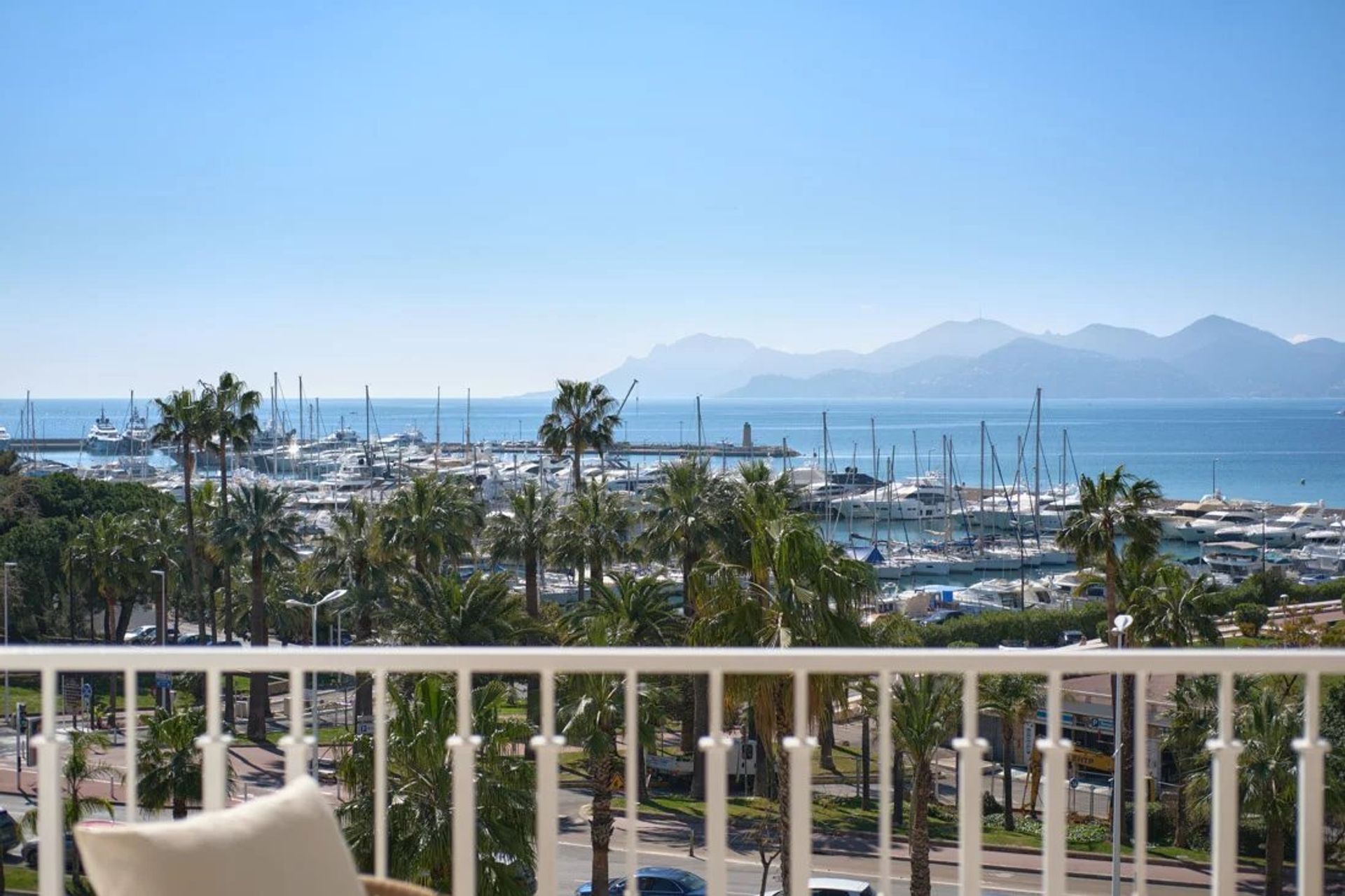 Condominium in Cannes, Provence-Alpes-Cote d'Azur 12890150