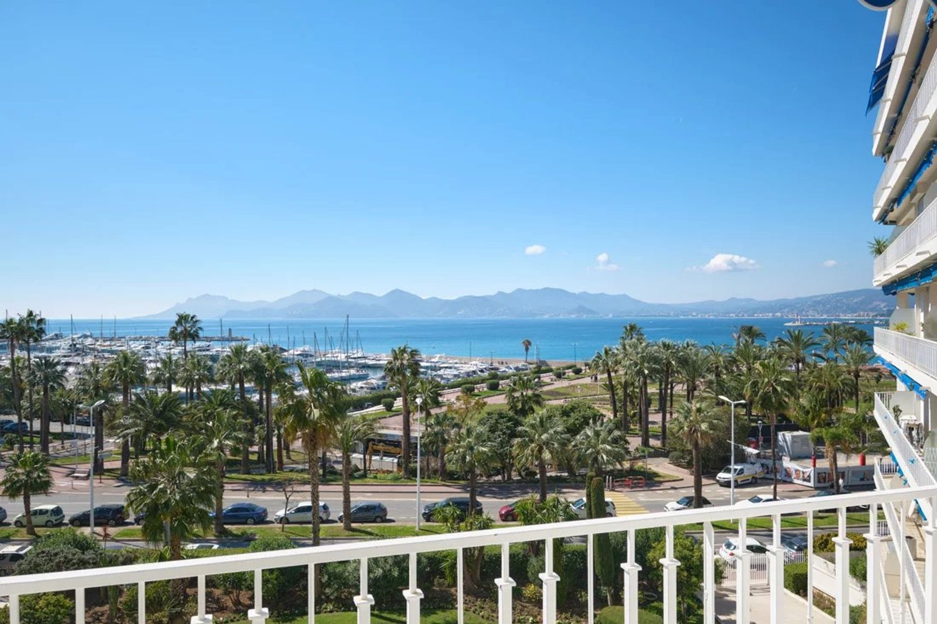 Condominium in Cannes, Provence-Alpes-Cote d'Azur 12890150