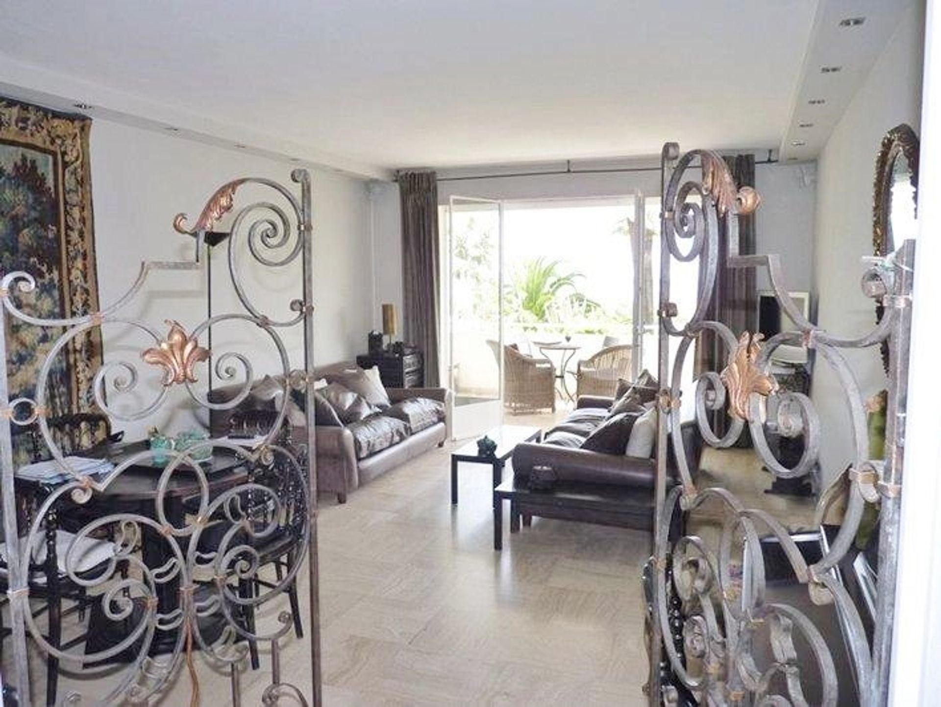 Condominium in Cannes, Provence-Alpes-Cote d'Azur 12890152