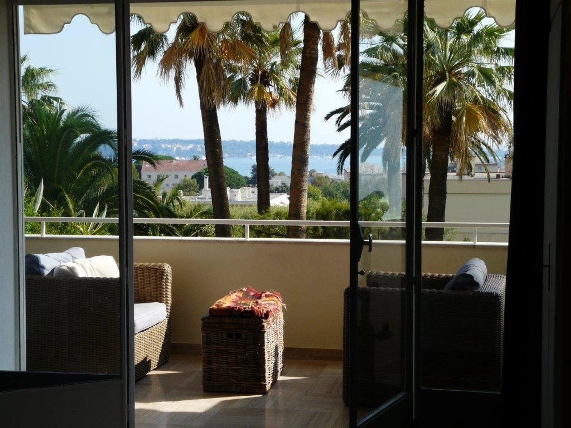 Condominium in Cannes, Provence-Alpes-Cote d'Azur 12890152