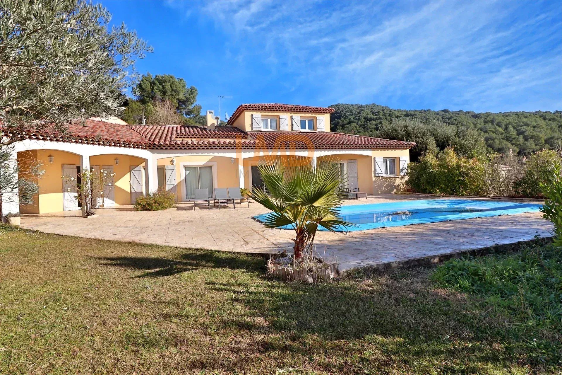 Hus i Auriol, Provence-Alpes-Cote d'Azur 12890199