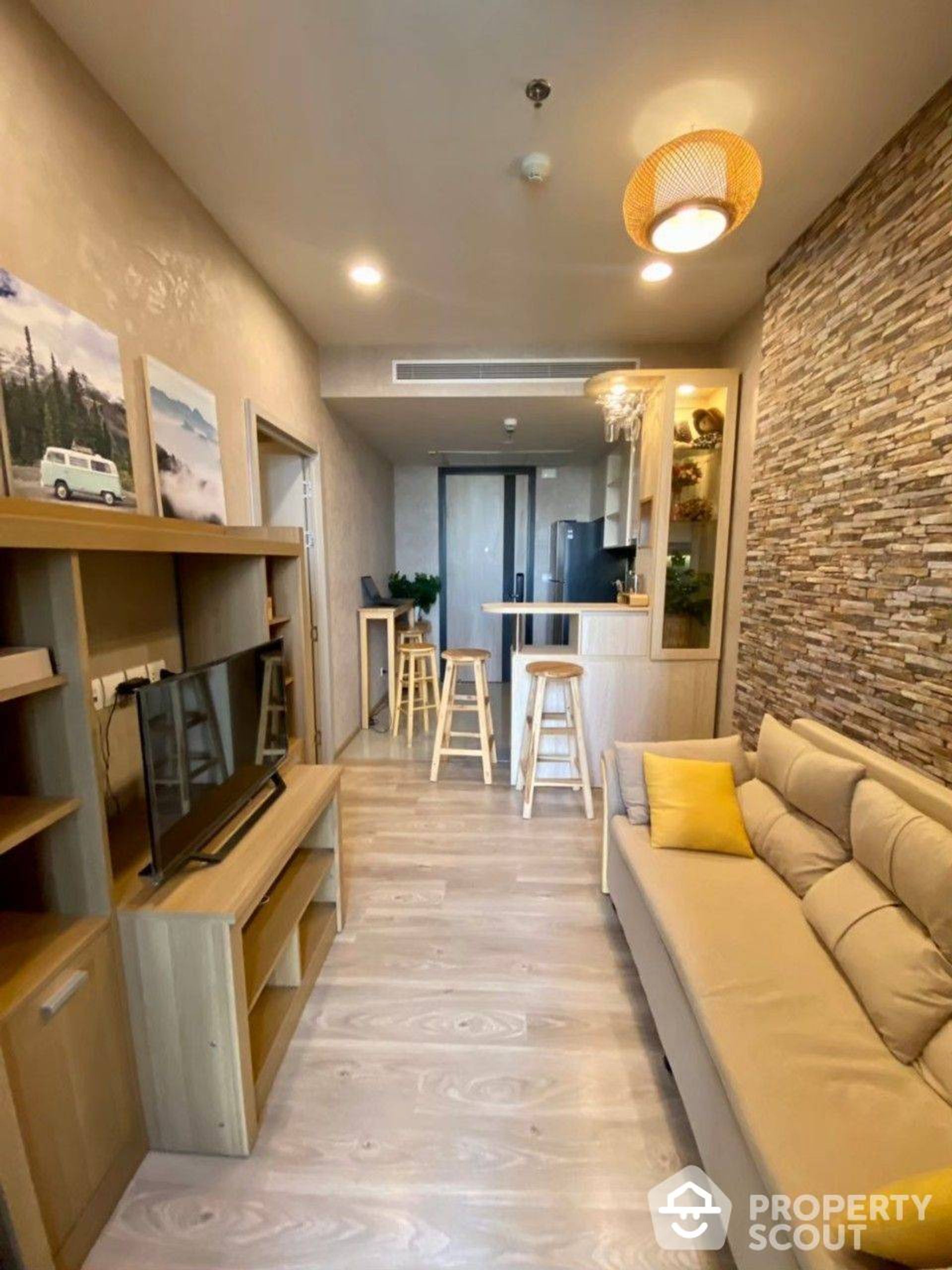 Condominium in Khlong Toei, Krung Thep Maha Nakhon 12890292