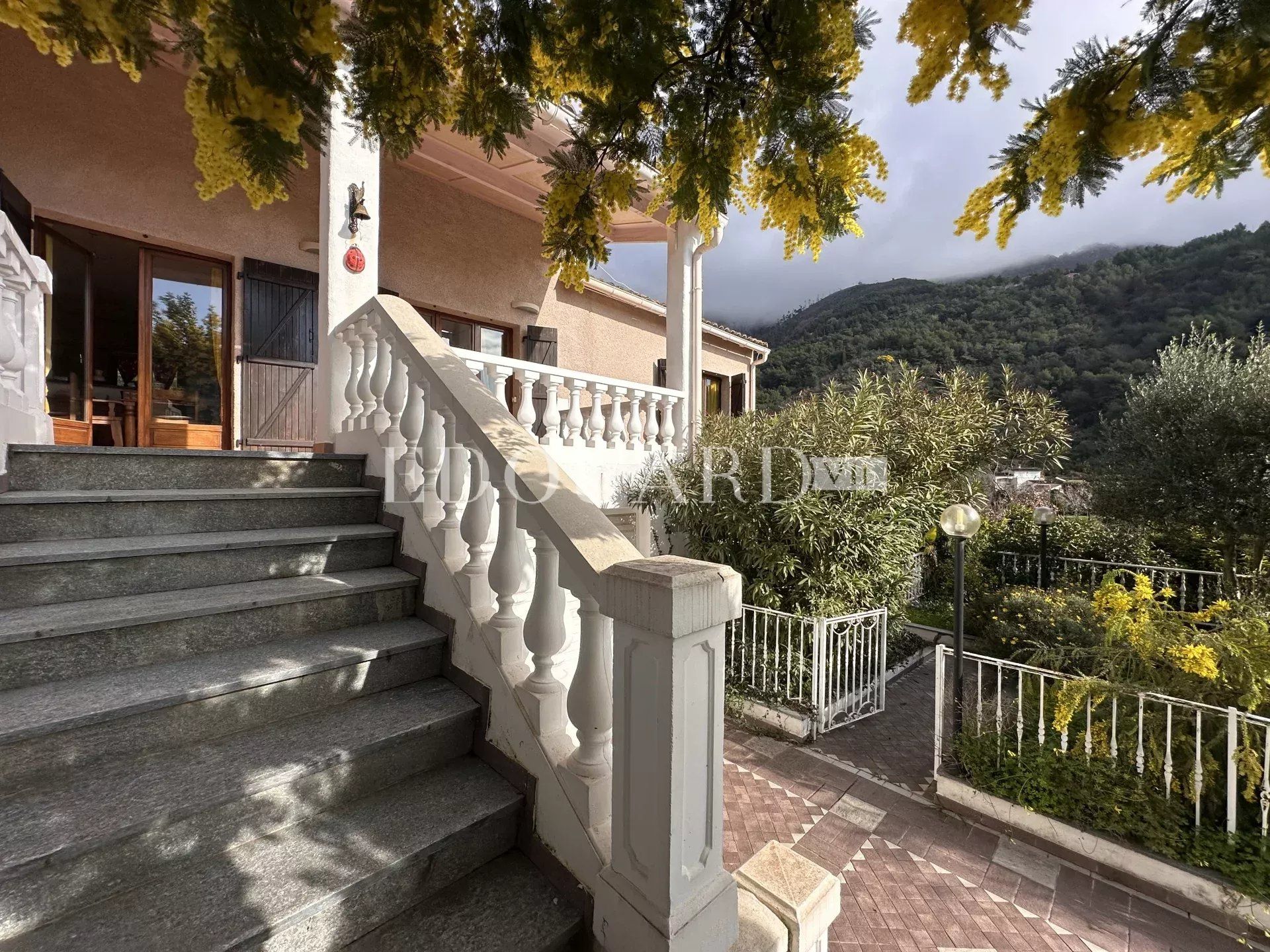 casa no Castellar, Provence-Alpes-Cote d'Azur 12890391