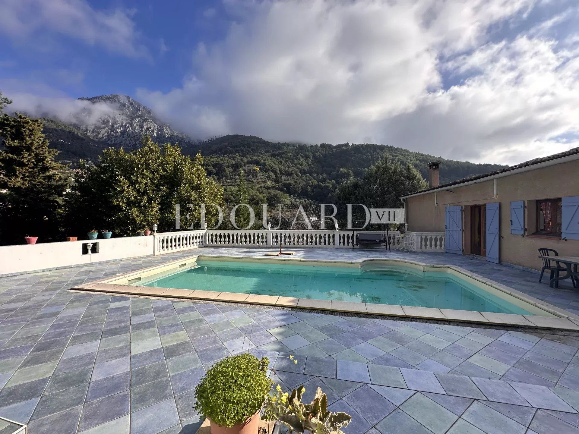 rumah dalam Castellar, Provence-Alpes-Cote d'Azur 12890391