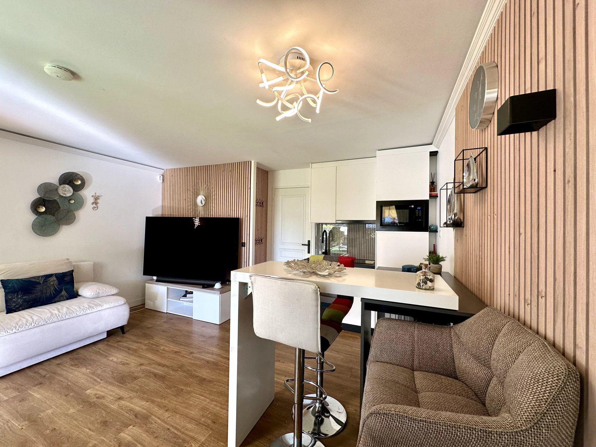 سكني في Cannes-la-Bocca, Alpes-Maritimes 12890885