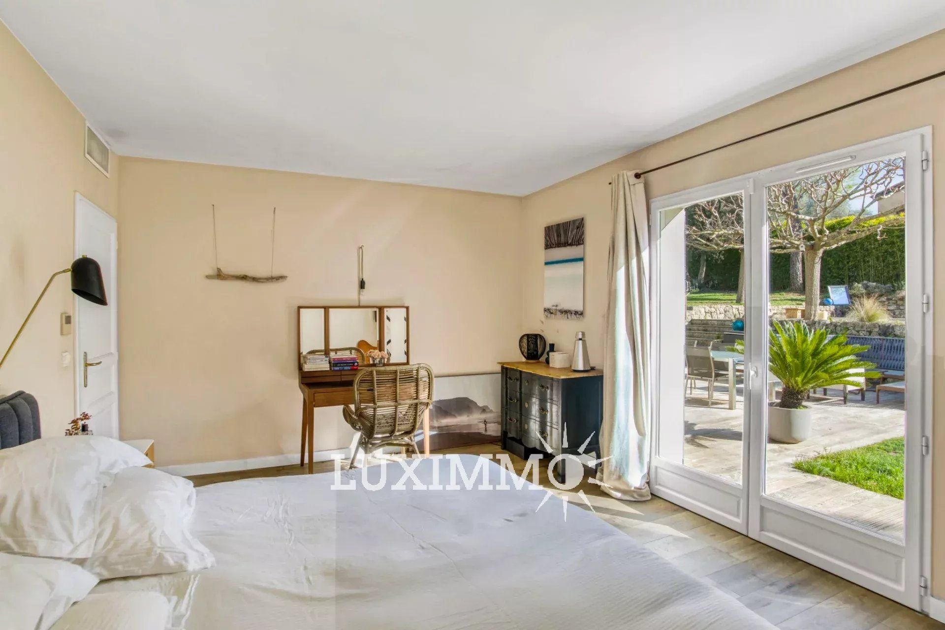 σπίτι σε Mougins, Alpes-Maritimes 12890933