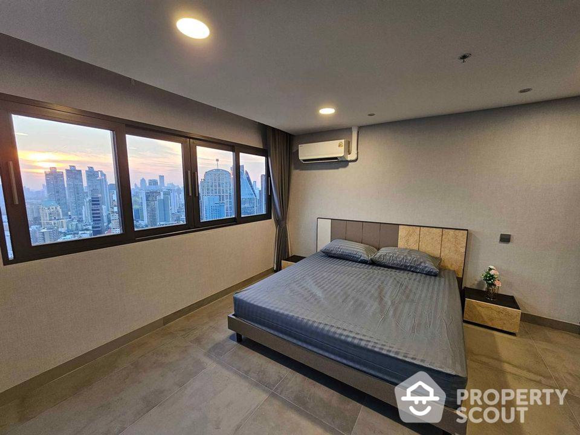 Condominium in Khlong Toei, Krung Thep Maha Nakhon 12891690