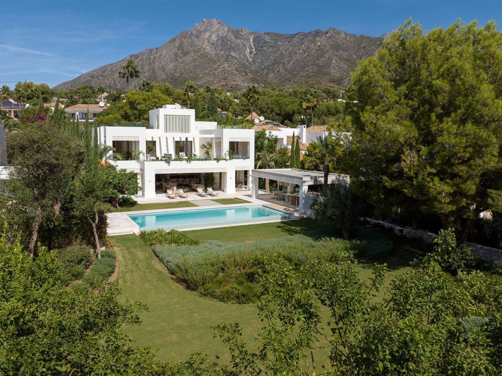 Haus im Marbella, Andalucía 12892125