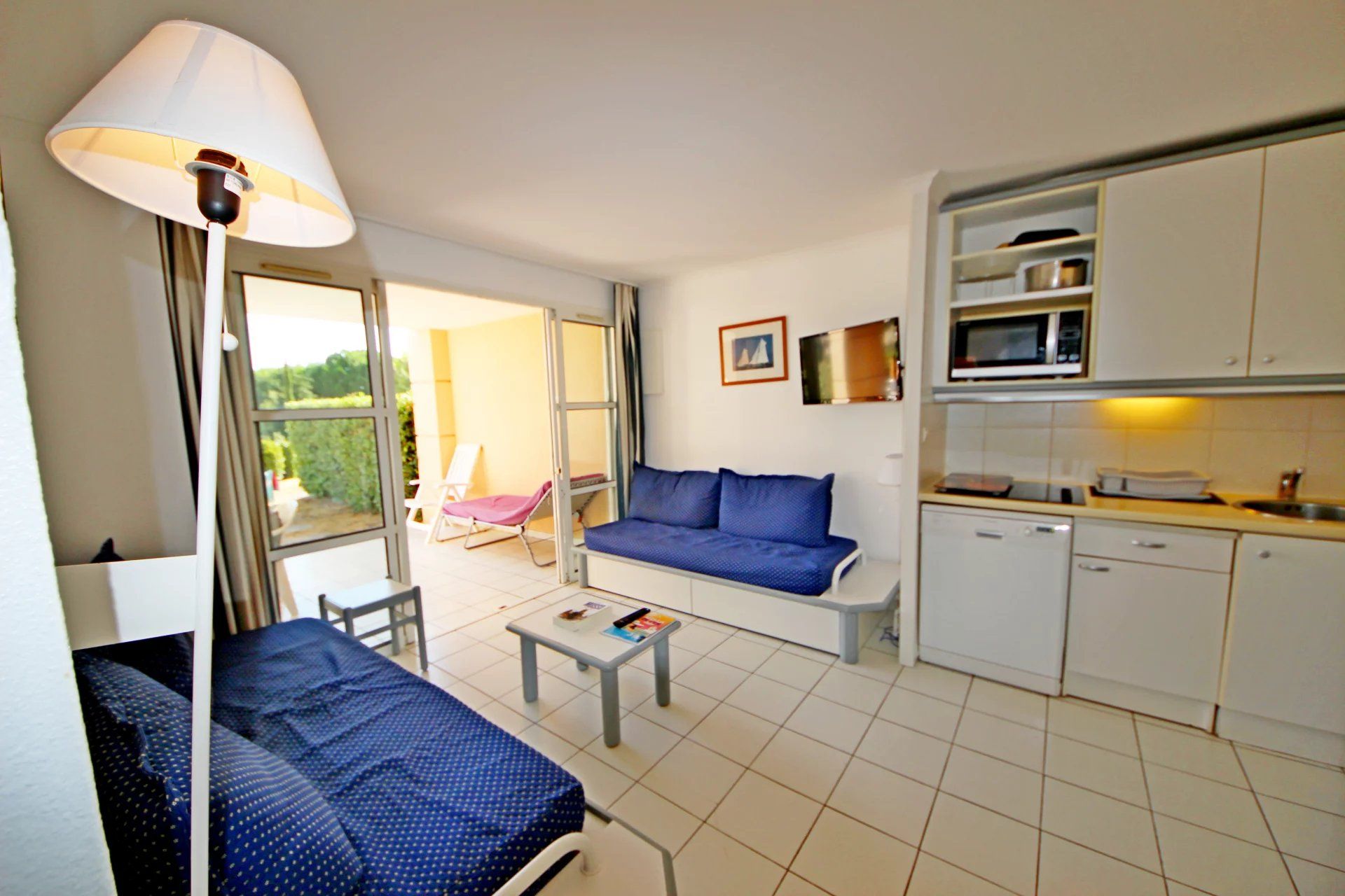 Condominium in Een homo, Provence-Alpes-Côte d'Azur 12892222