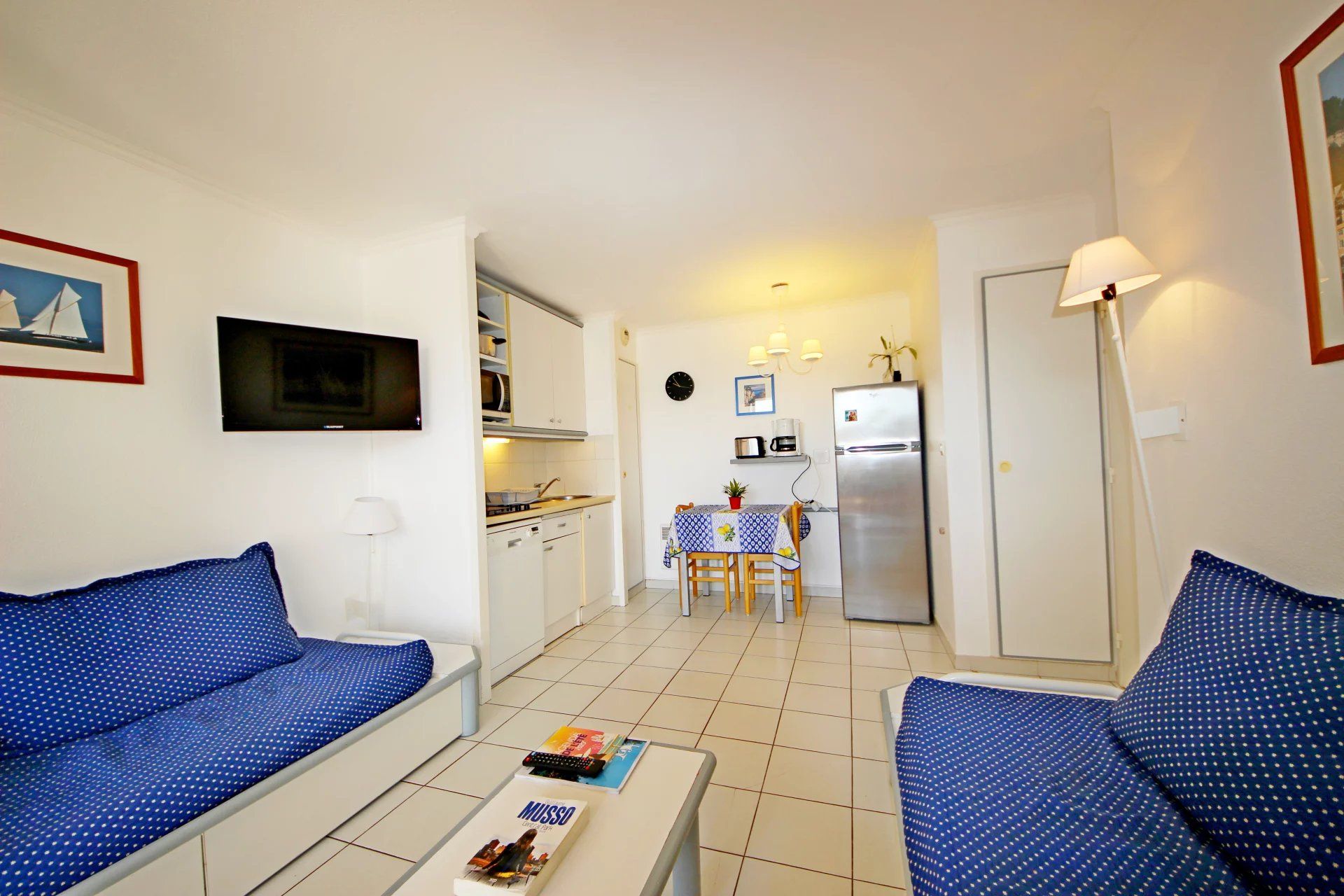 Condominium in Een homo, Provence-Alpes-Côte d'Azur 12892222