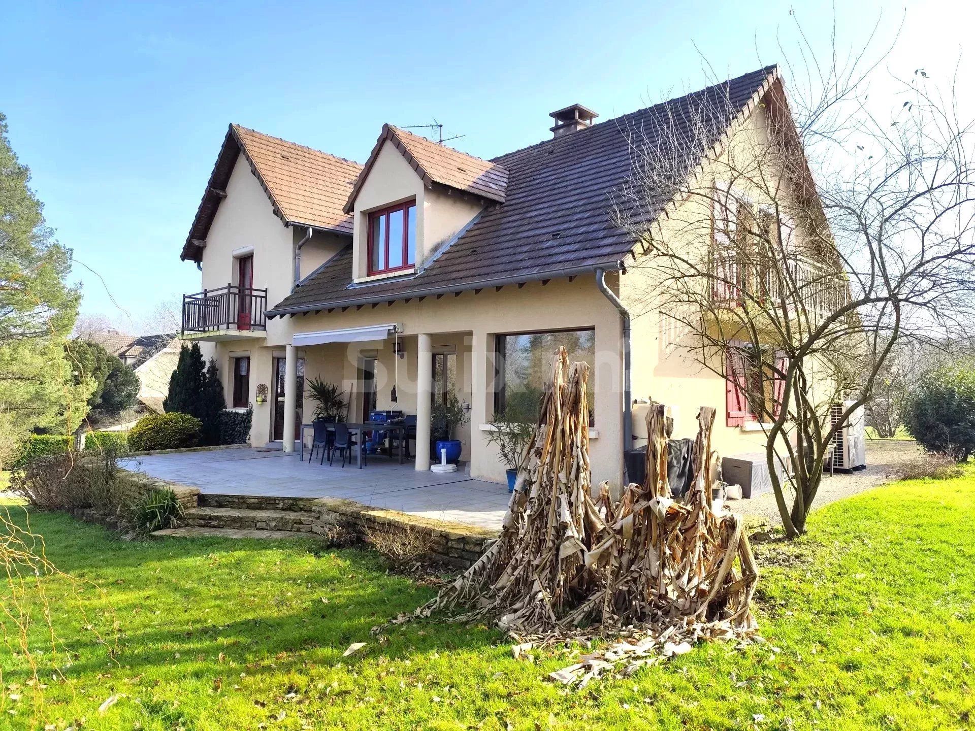 بيت في Louhans, Bourgogne-Franche-Comte 12892232