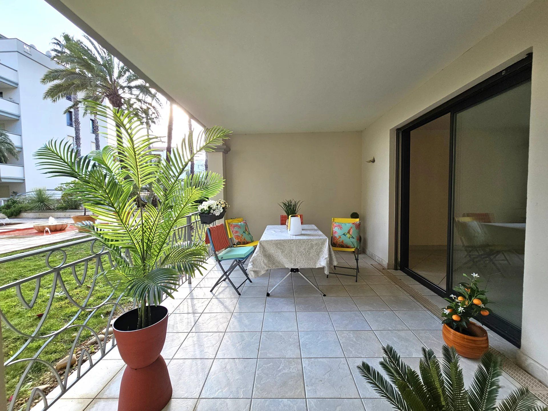 Condominium dans Hyeres, Provence-Alpes-Cote d'Azur 12892247