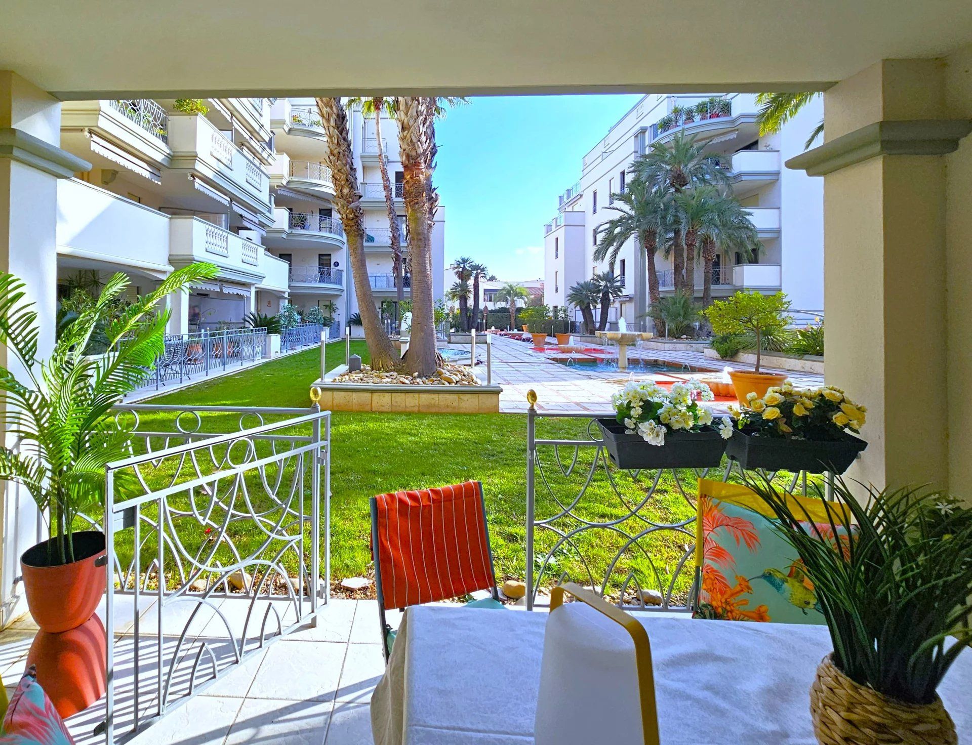 Condominio en Hyeres, Provence-Alpes-Cote d'Azur 12892247