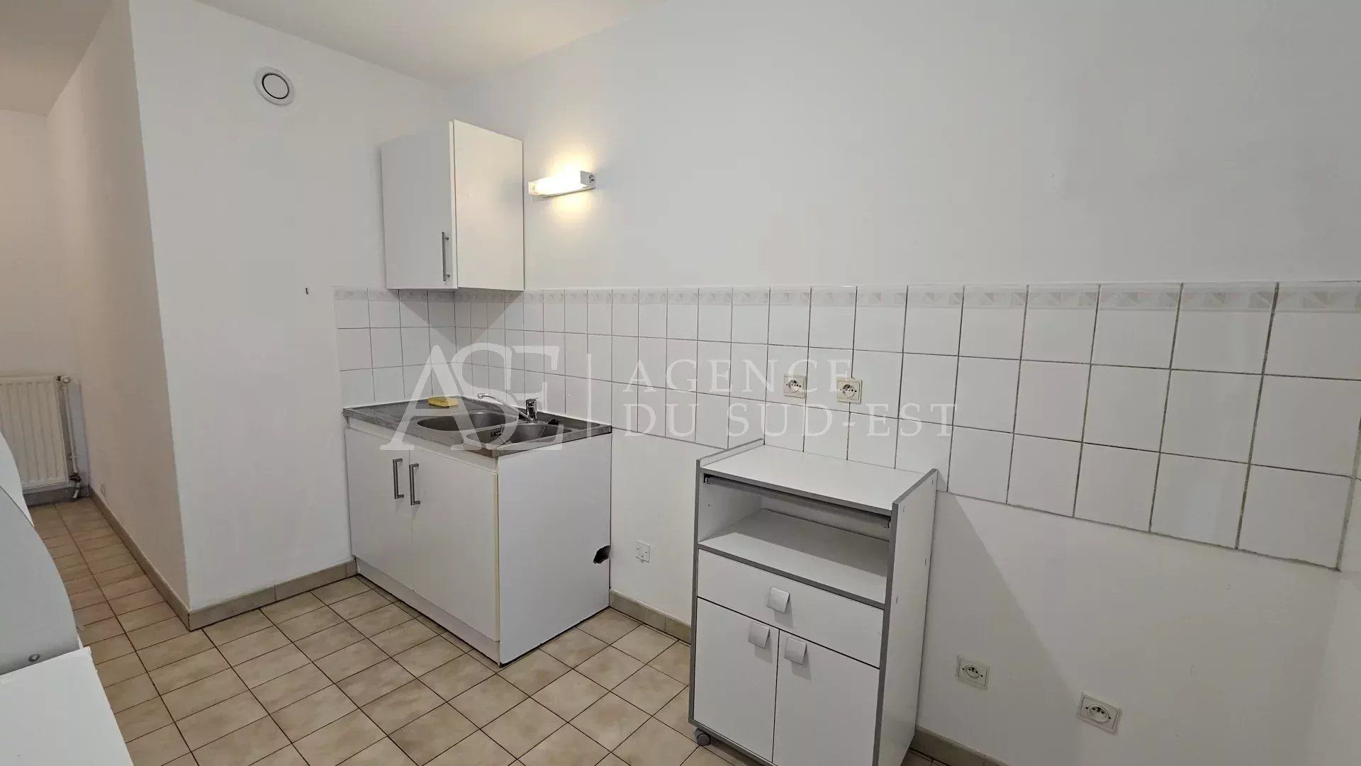 Condominium in Aix-en-Provence, Provence-Alpes-Côte d'Azur 12892287