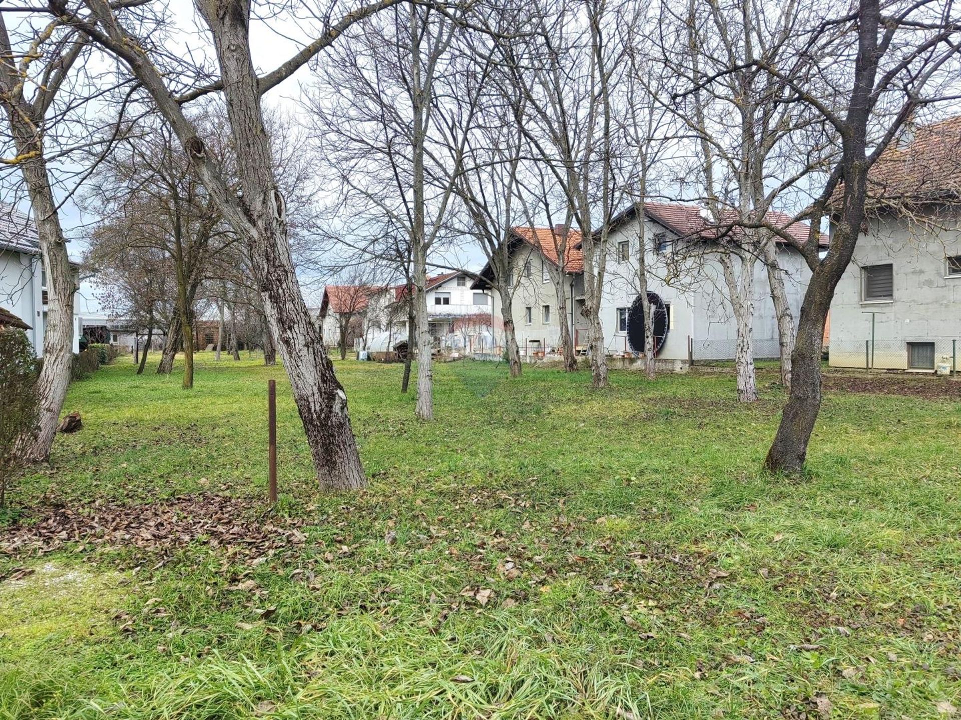 Tierra en Zadvorsko, Zagreb, Graduado 12892646