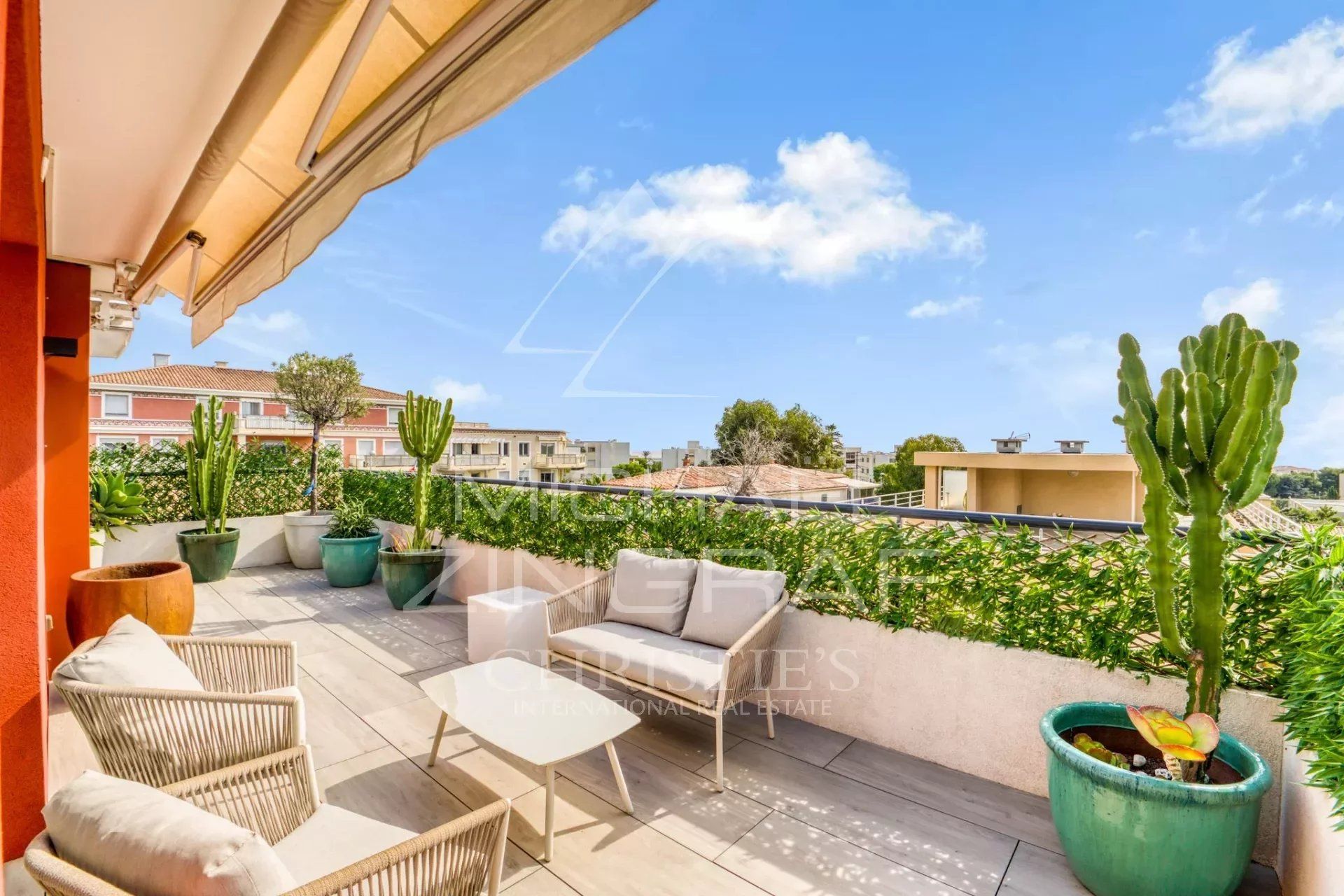 Condominium in Saint-Laurent-du-Var, Provence-Alpes-Cote d'Azur 12892656