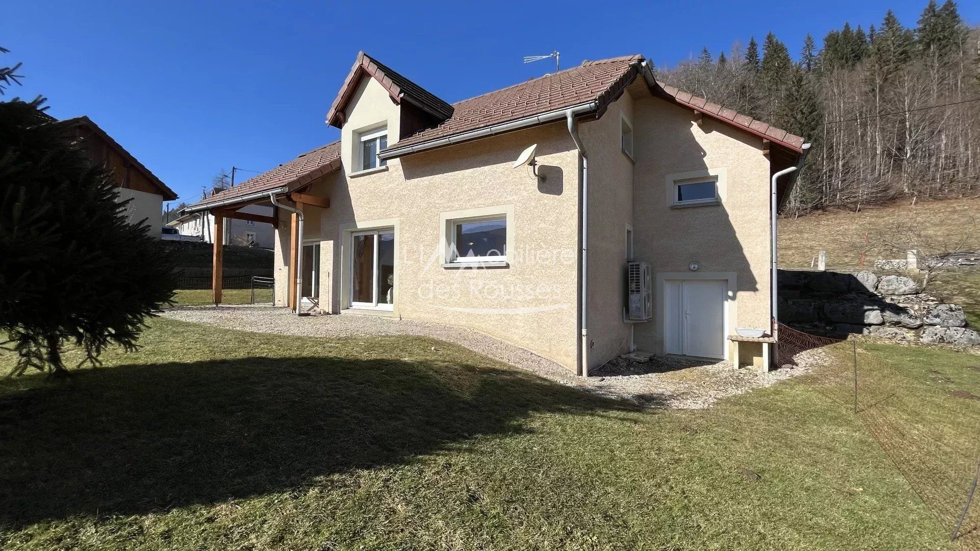 House in Bois-d'Amont, Bourgogne-Franche-Comte 12892689