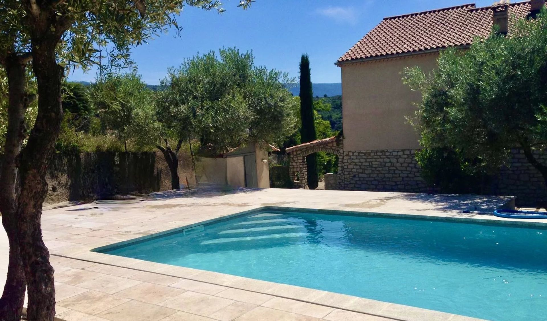 Osiedle mieszkaniowe w Saint-Saturnin-lès-Apt, Vaucluse 12892732