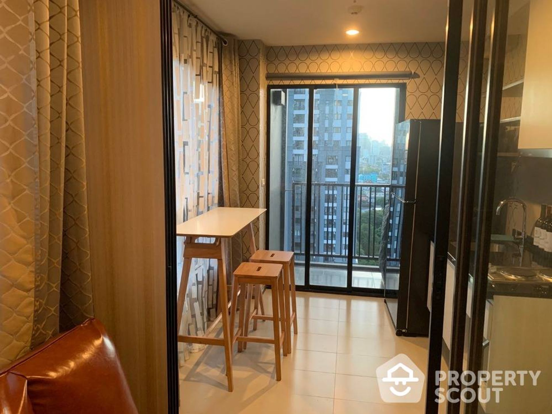 Condominium in Phra Khanong, Krung Thep Maha Nakhon 12892902