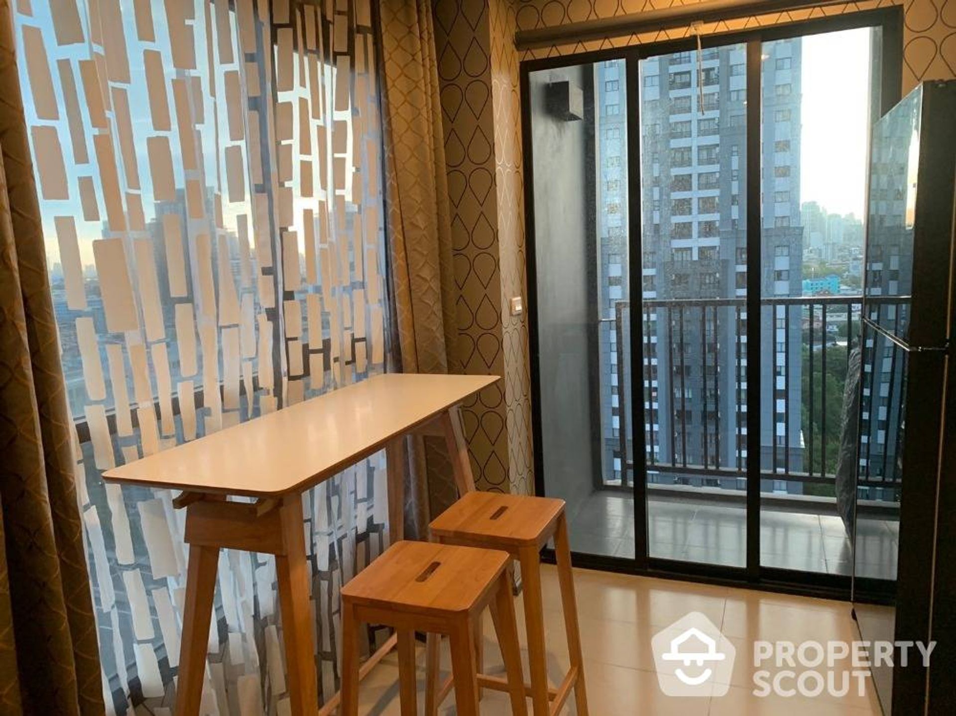 Condominium in Phra Khanong, Krung Thep Maha Nakhon 12892902